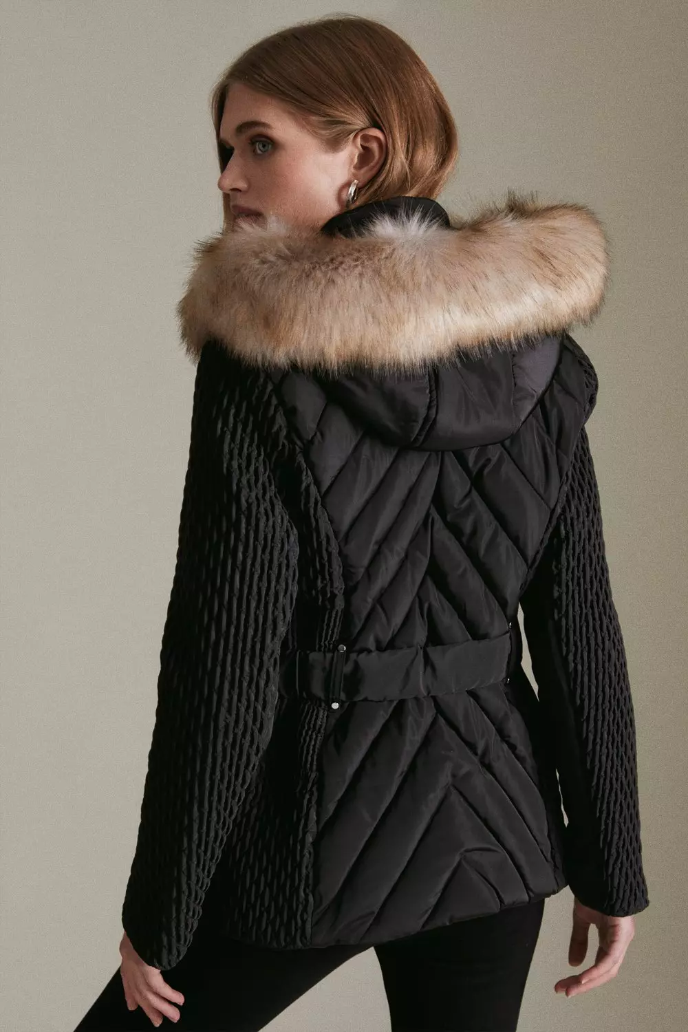 【BLACKUP】Painka Shearling Overfit Quilted Jumper Short Heritage Quilt Faux Fur Trim Hood Coat | Karen Millen
