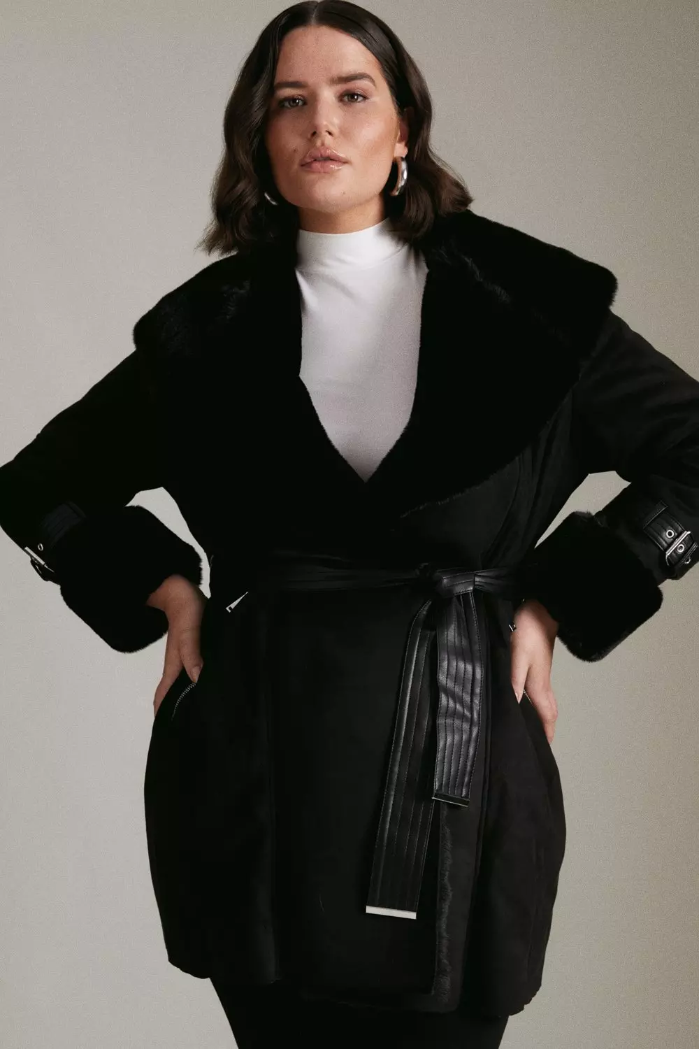 Black coat with fur collar and cuffs online