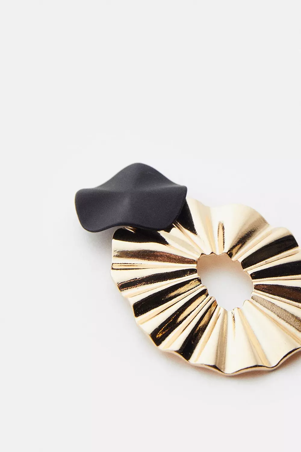 【KAREN MILLEN】14kt ゴールド クリスタル ソリティア ピアス akk04419_gold_xl?$