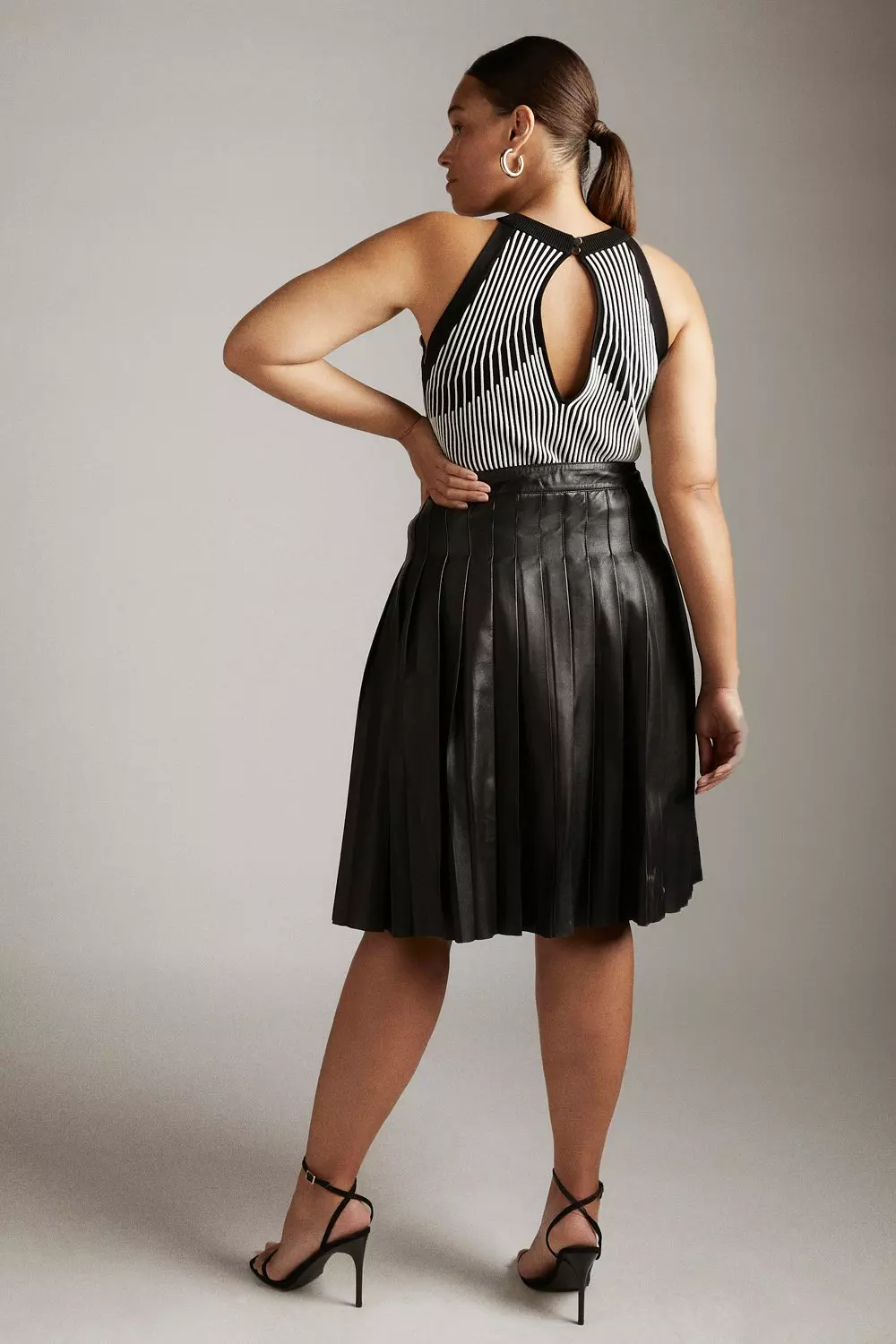 Plus size leather look pleated skirt hotsell