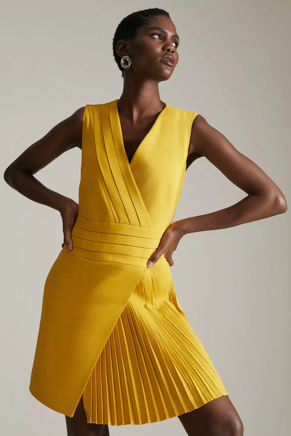 Sサイズ　Karen check mini dress Tall Enamel Chain Detail Halter Woven Mini Dress | Karen Millen