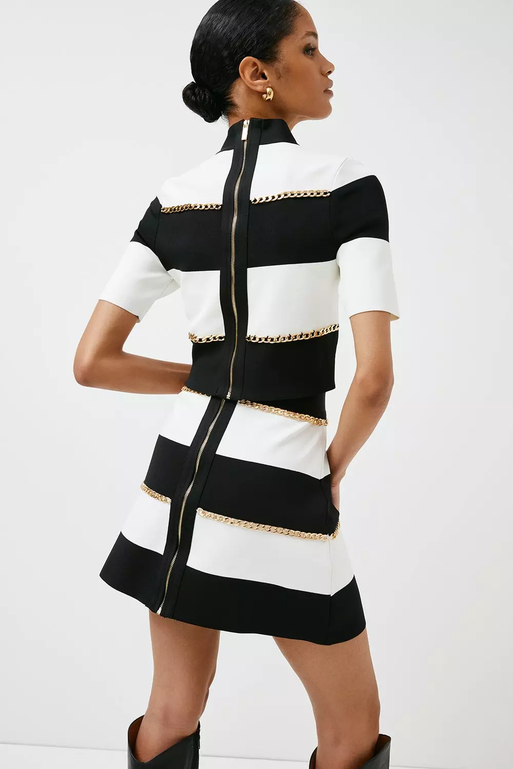 Mono Stripe Chain Detail Knit Skirt alternative image