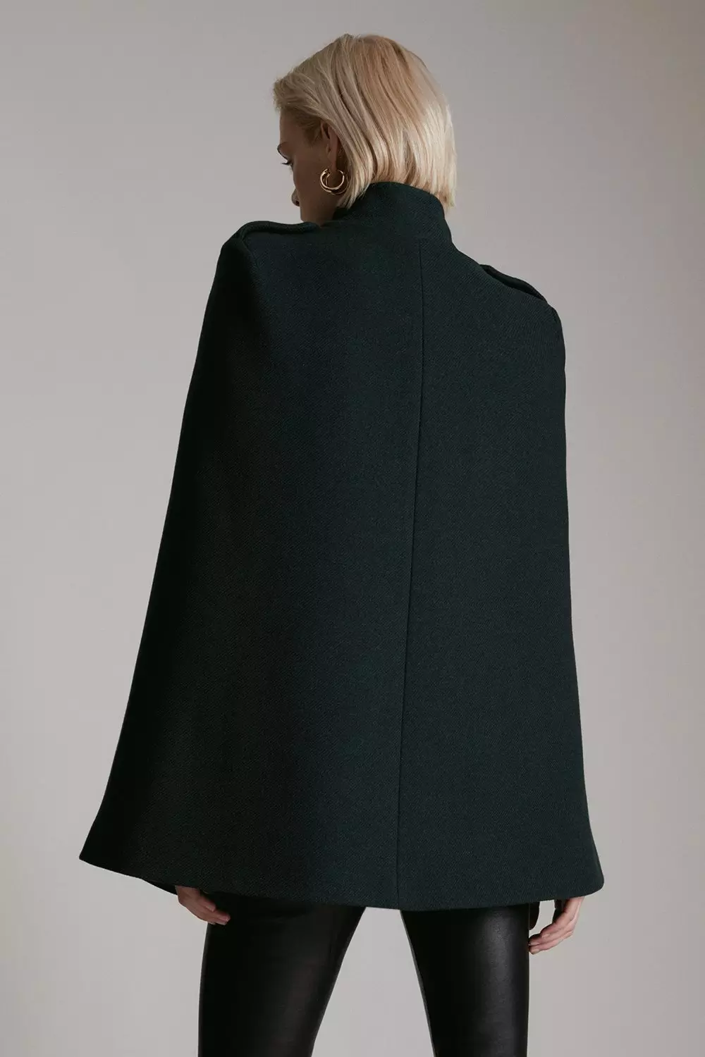 KAREN MILLEN☆Textured Rosette Woven Cape 2色【UK発】 Textured Rosette Woven Cropped Cape | Karen Millen