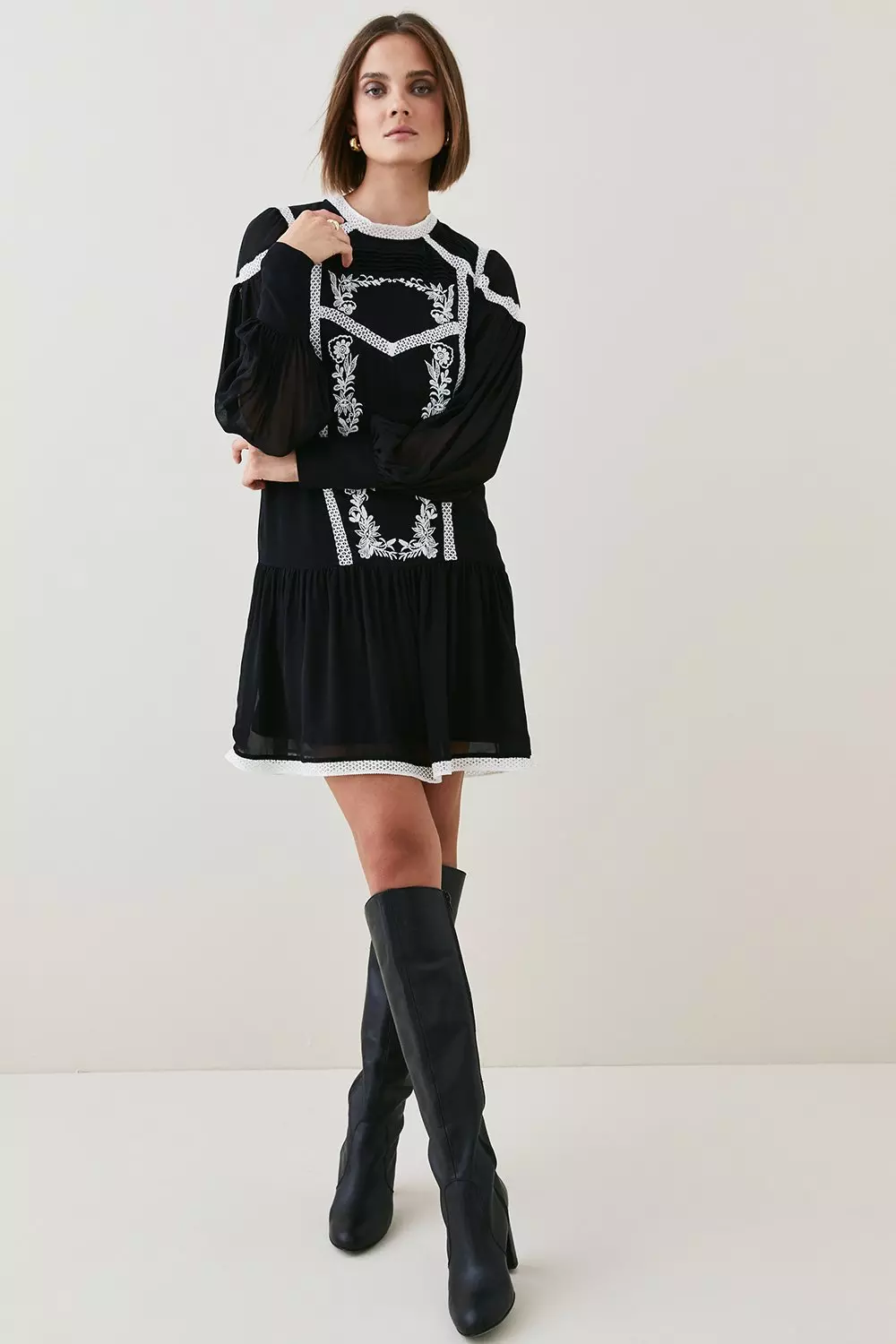 KAREN MILLEN* サテンピンタック取り外し可ブレザーミニドレス Lace Ruffle Collar Detail Woven Mini Dress | Karen Millen