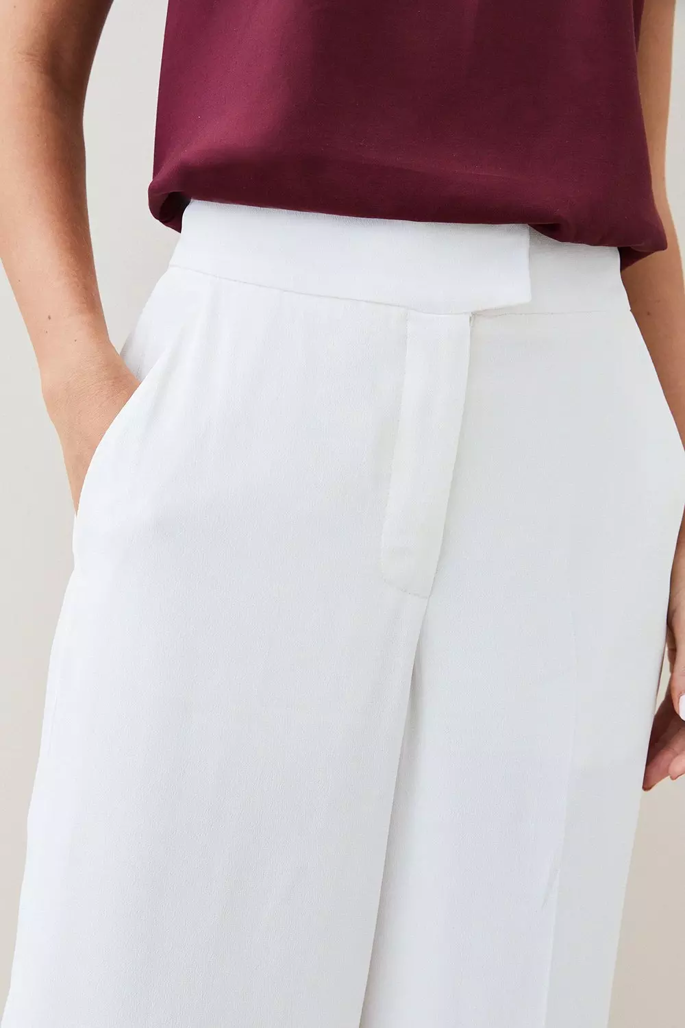 【massnoun】23SS★ C LOGO ONE TUCK SATIN WIDE SHORT PANTS Your Way Peach Satin Wide-Leg Trousers – Club L London - USA