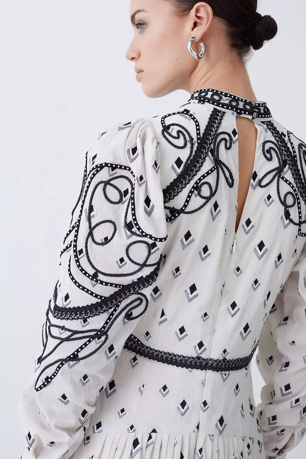【KAREN MILLEN】プチコットン ベルト付きミダキシドレス 関税込 Petite Embroidered Cornelli Tape Woven Dress | Karen Millen