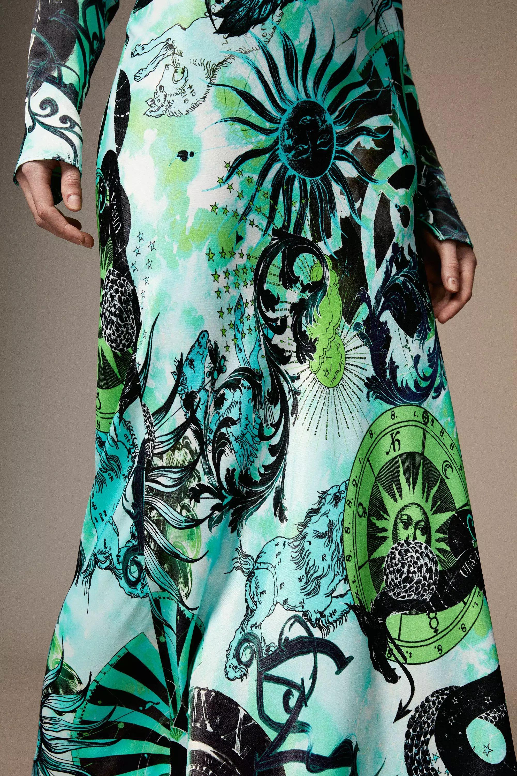 KAREN MILLEN 日本未入荷 幾何学模様 ジャガード ボディコン British Museum Star Mapped Batwing Dress | Karen Millen