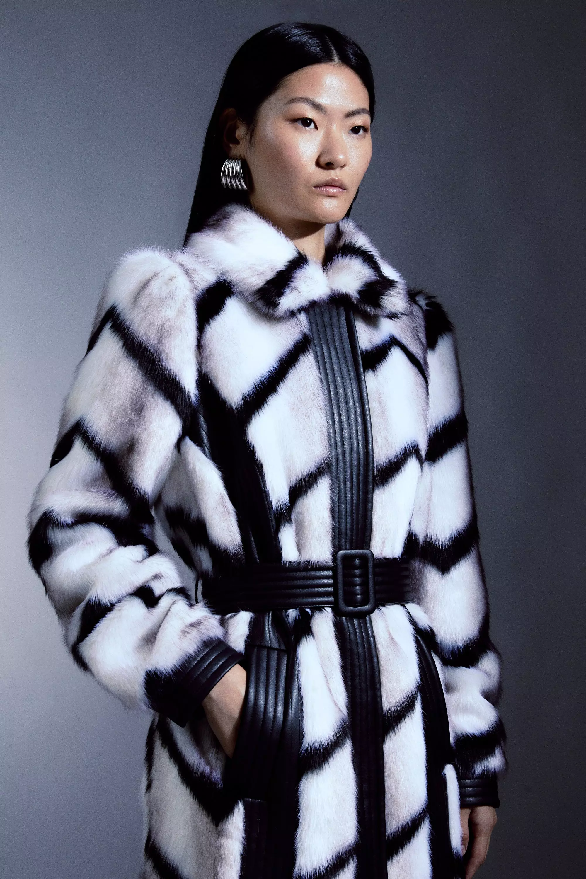 イロン YILON Waistmark eco fur coat YILON MADE Waistmark eco fur coat ブラウン