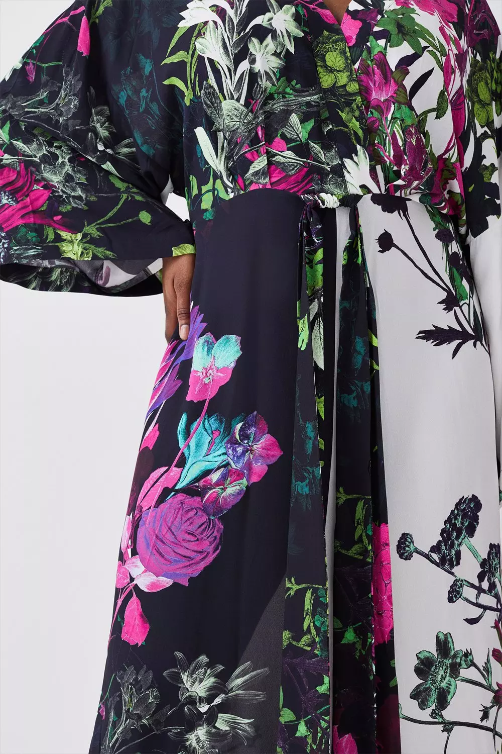 【Karen Millen】KIMONO ビスコース ベルト付き マキシ ドレス Petite Kimono Sleeve Embellished Woven Maxi Dress | Karen Millen