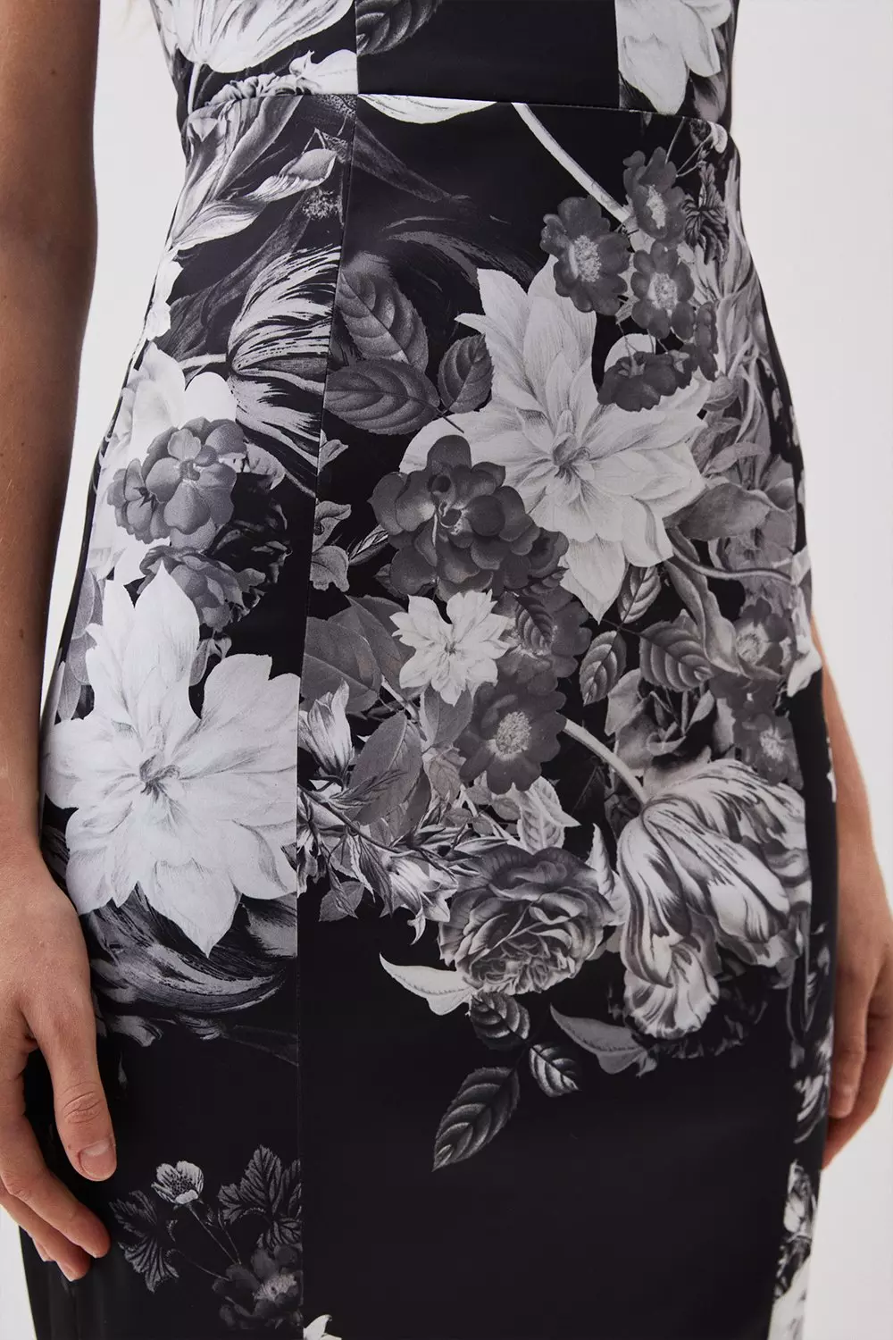 Karen Millen Black Floral hotsell Dress Size 4