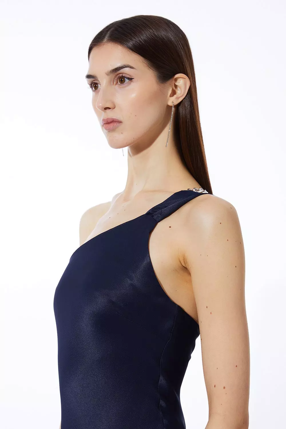 Satin Back Crepe Tailored One Shoulder Chain Detail Asymmetric Midaxi Dress alternative image