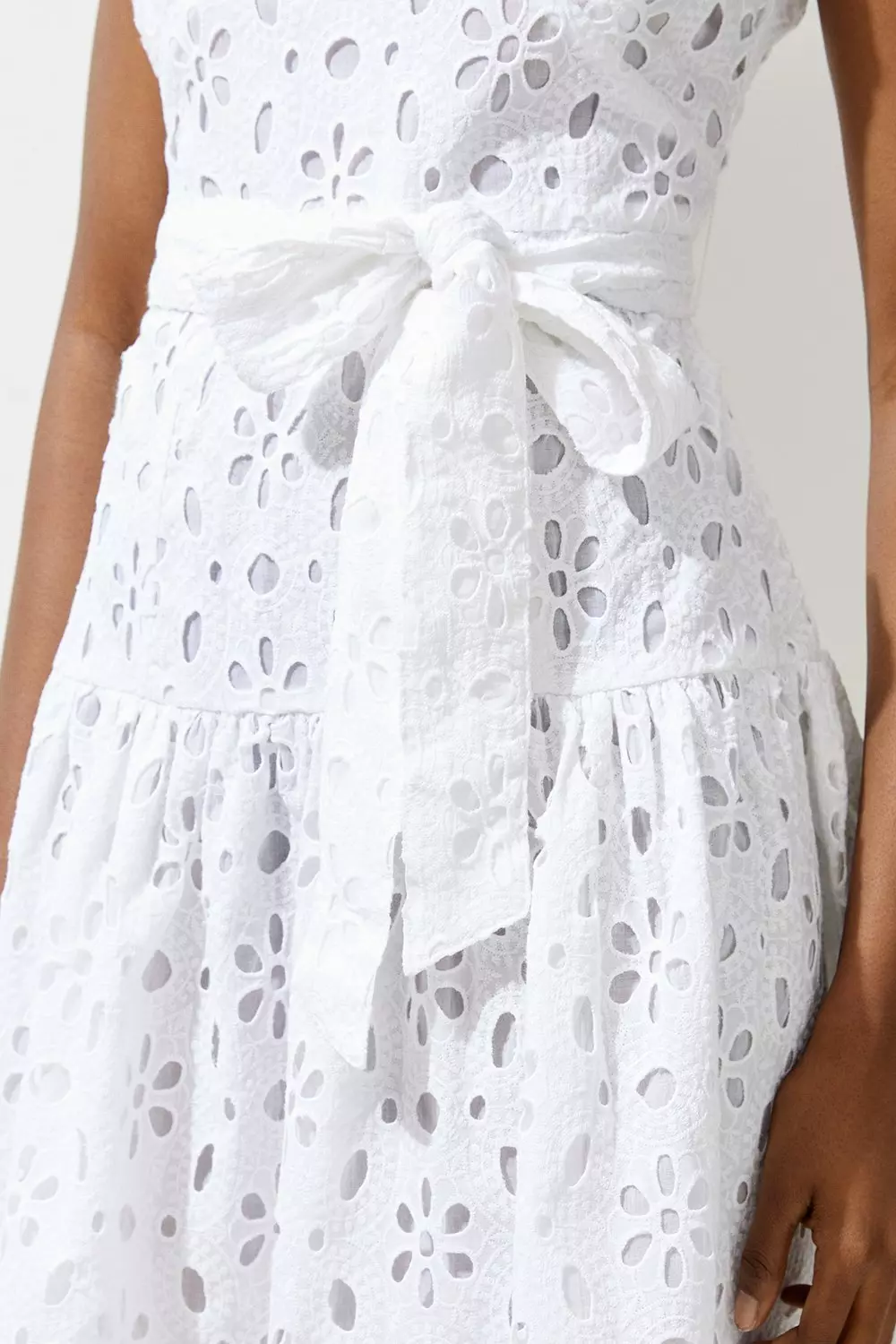 【KAREN MILLEN】コットンキルティングカットワークビーズドレス Cutwork Beaded Embroidered Woven Mini Dress | Karen Millen