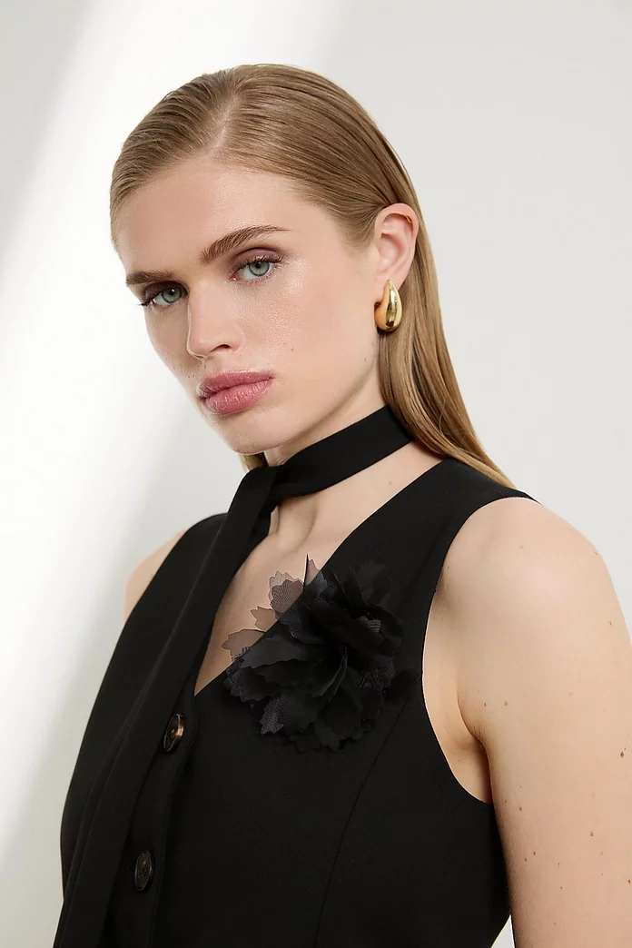 The Founder Compact Stretch Neck Tie Detailed Rosette Vest The Founder Compact Stretch Neck Tie Detailed Rosette Vest