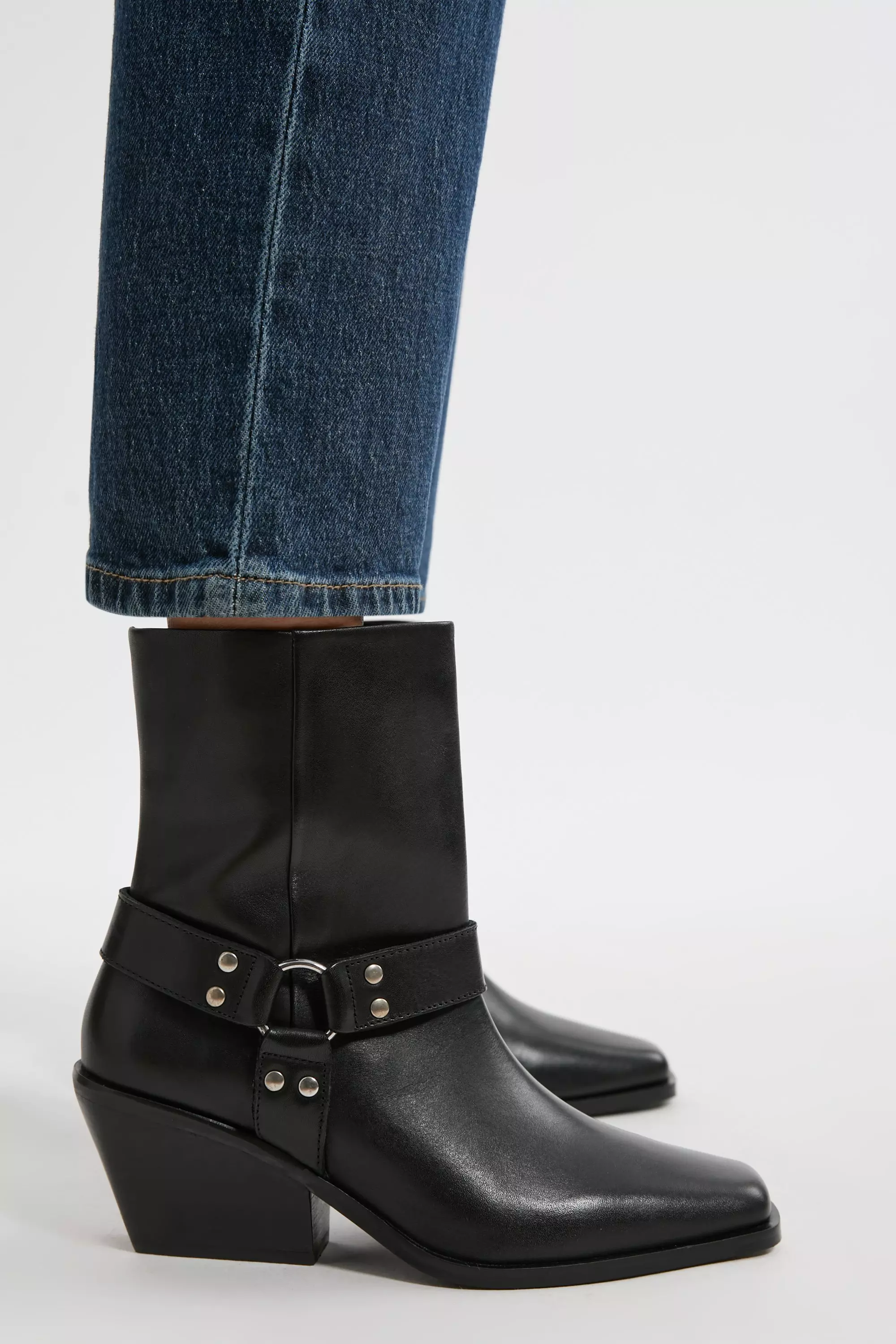 【AAKE】LEMAIN SQUARE ANKLE BOOTS Square Toe Leather Cowboy Heeled Ankle Boot | Karen Millen