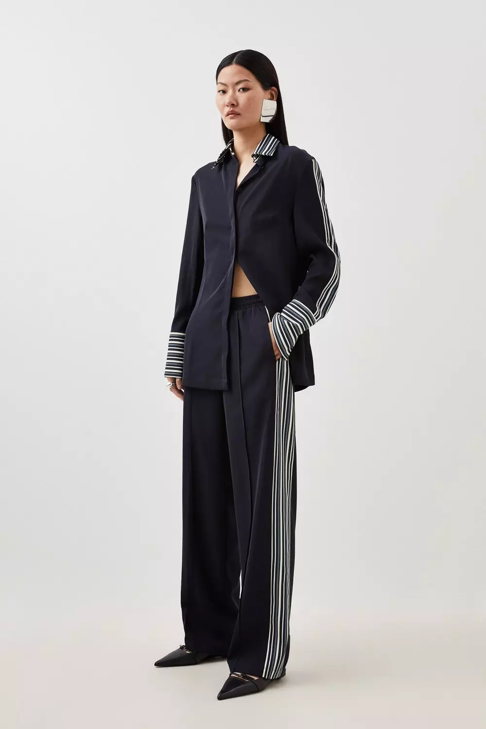 ★Karen Millen★ テーラードマールPUチップワイドレッグパンツ Metallic Faux Leather Wide Leg Pants | Karen Millen
