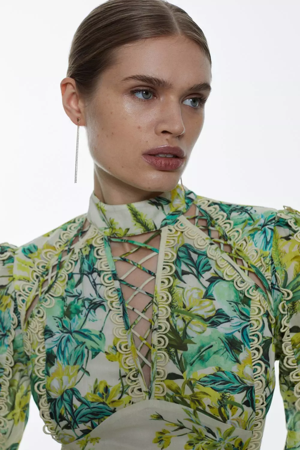 KAREN MILLEN バロックアップリケ ボリューム袖 ミニドレス Petite Trailing Floral Woven Plunge Mini Dress | Karen Millen
