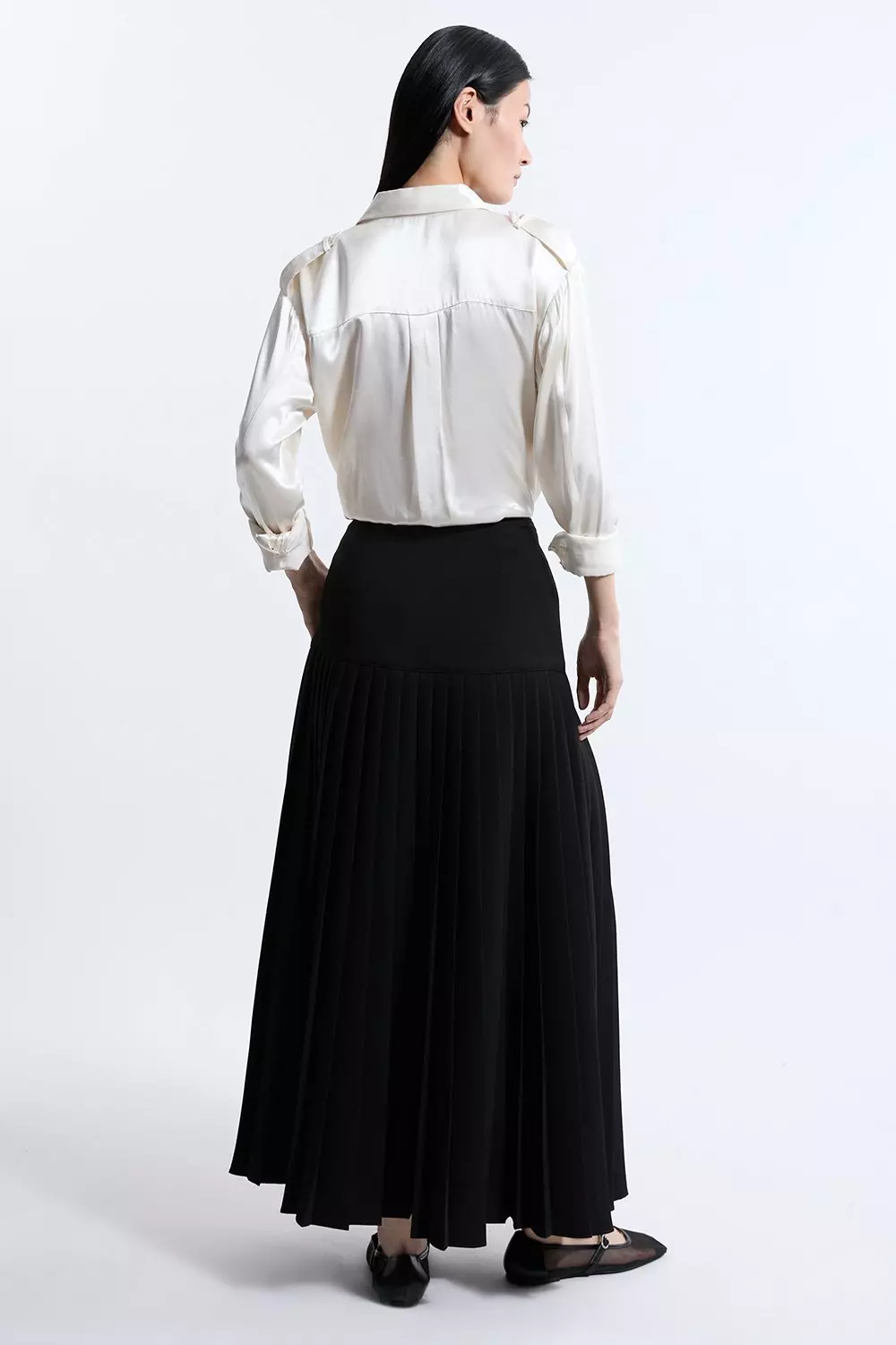 Black Tailored Crepe Pleated Buckle Detailed Maxi Skirt alternative image