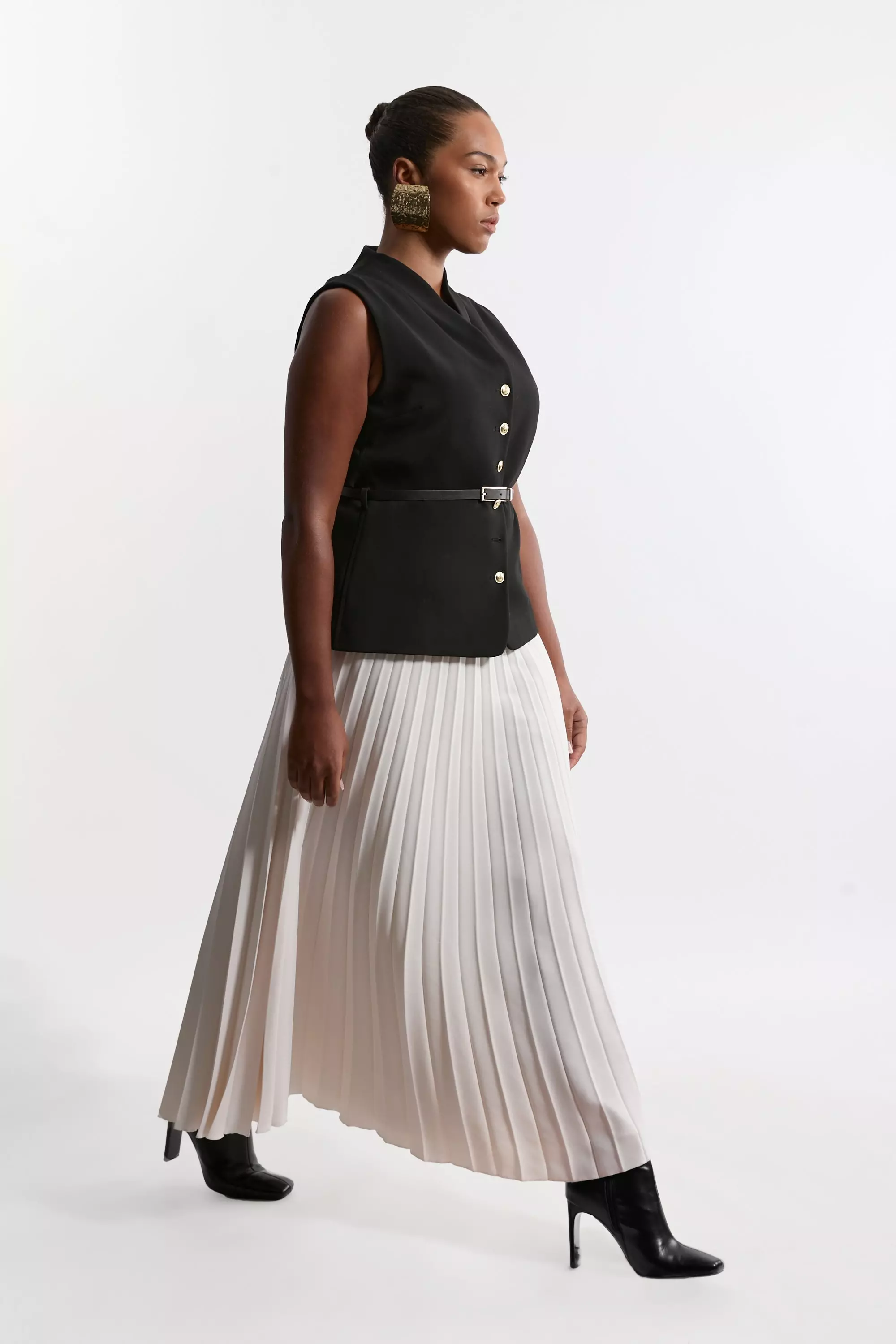 Plus size black pleated skirt hotsell