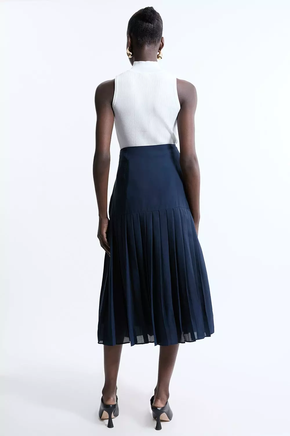 Mid length pleated skirts 6x6 best sale