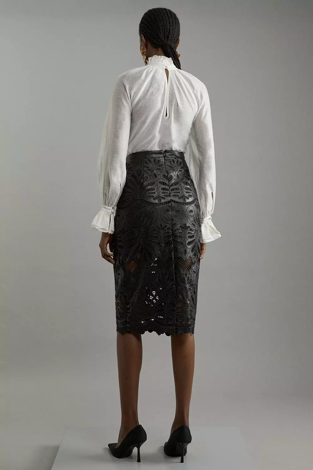 【KAREN MILLEN】カットワーク PUテーラードスカート（送料込み) Cutwork Pu Tailored Midi Skirt | Karen Millen