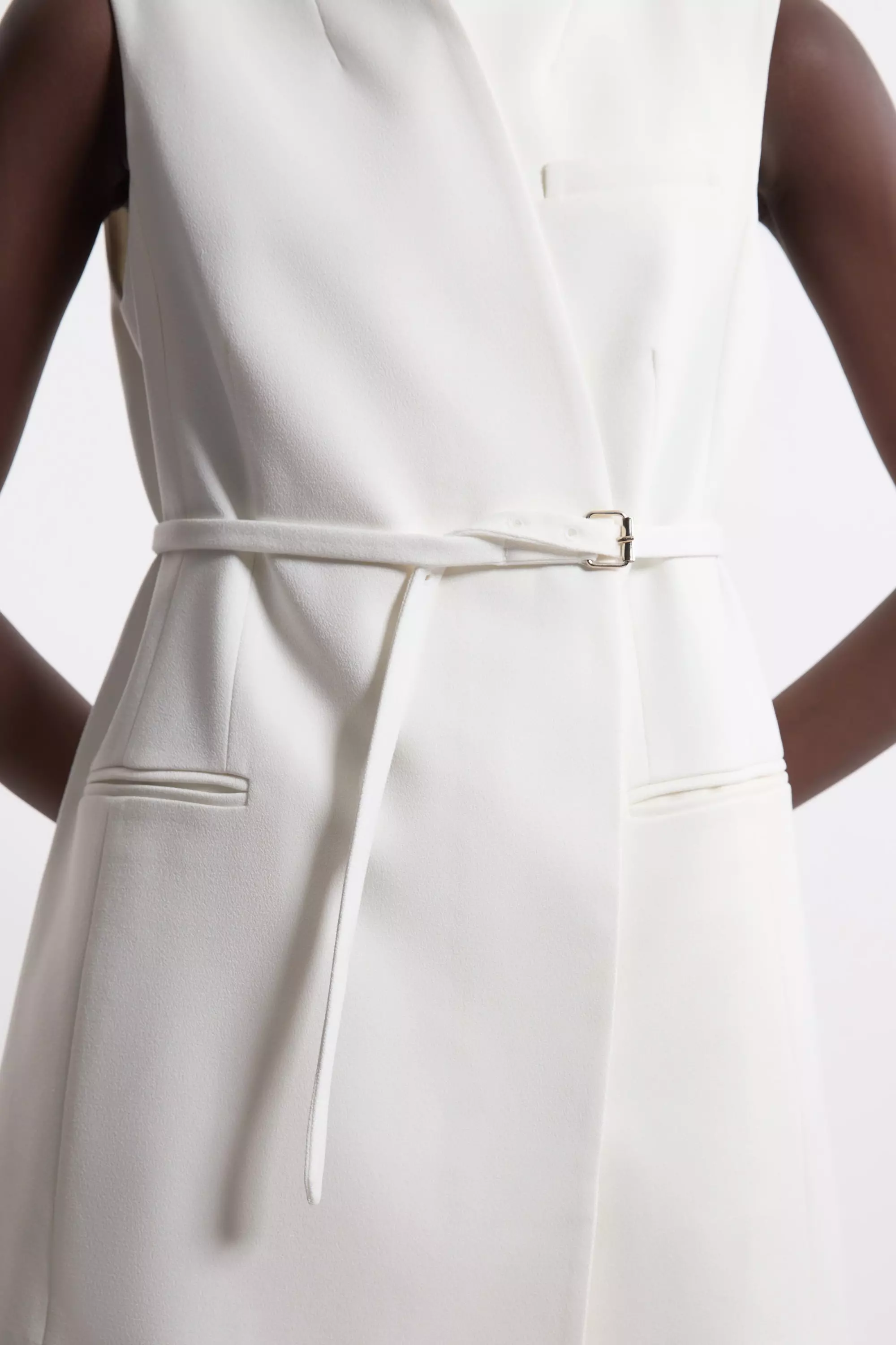 日本未入荷★Karen Millen 襟付きレザーベスト/ジレ Structured Crepe Tailored Collarless Belted Sleeveless