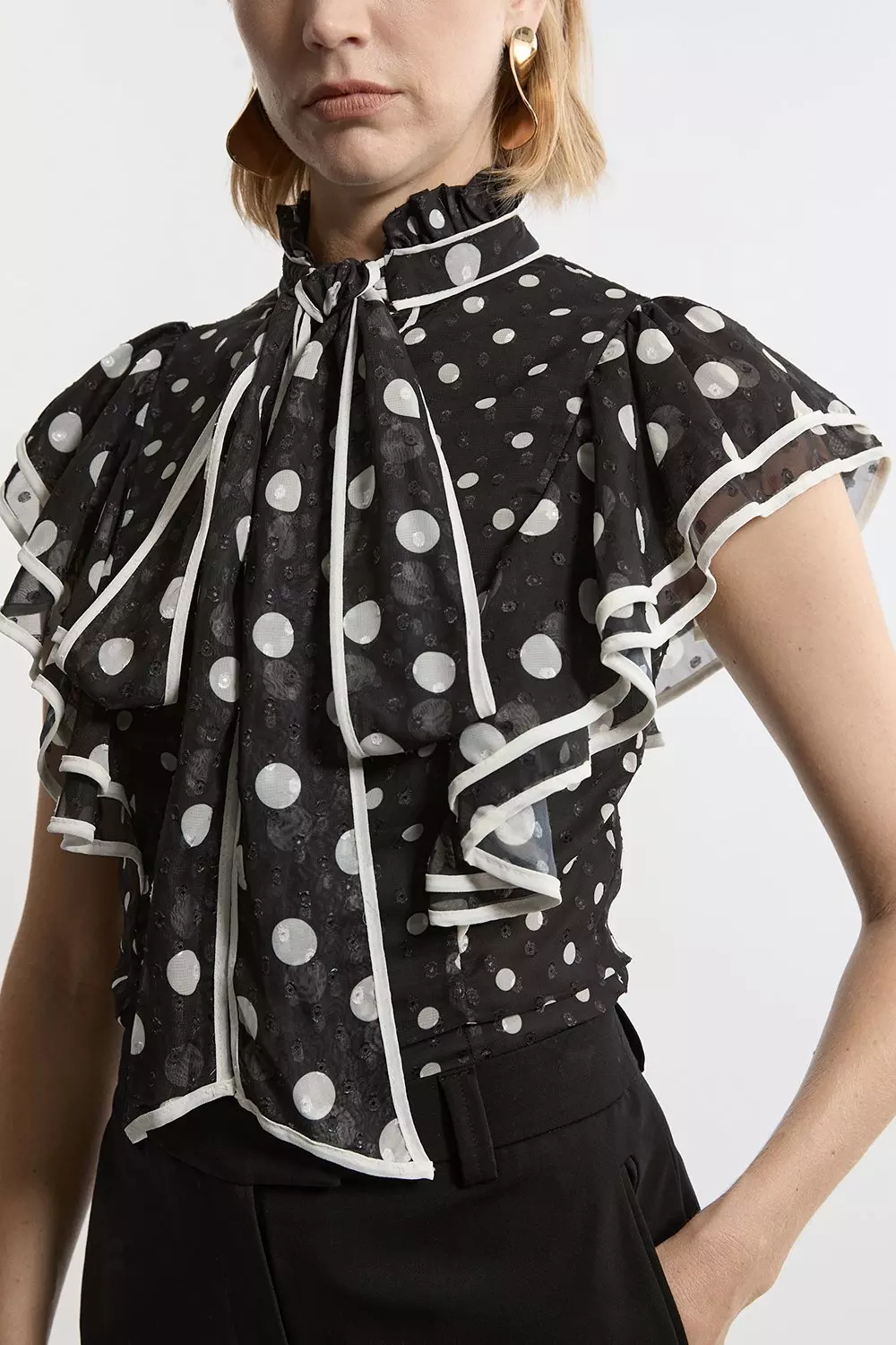 入荷nowオンラインストア Neck Dobby Printed Tie Millen Karen | Blouse Ruffle トップス