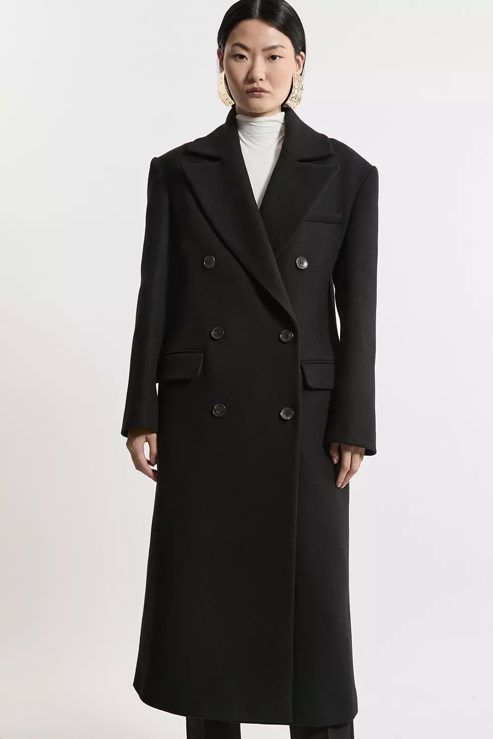 Coat shoulder fit clearance