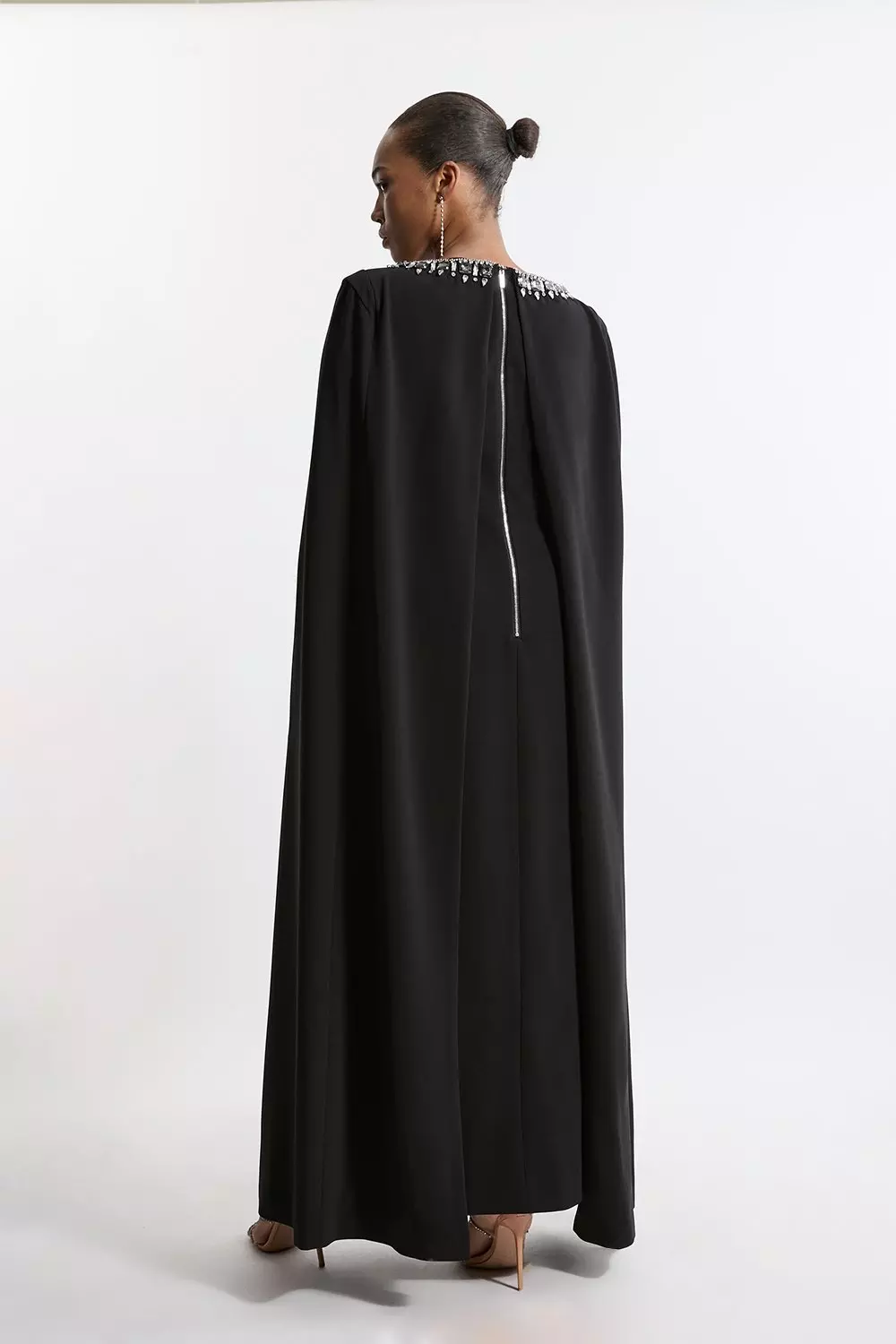 【KAREN MILLEN】プチクリスタルアップリケ織りマキシケープ Petite Crystal Applique Woven Maxi Cape | Karen Millen