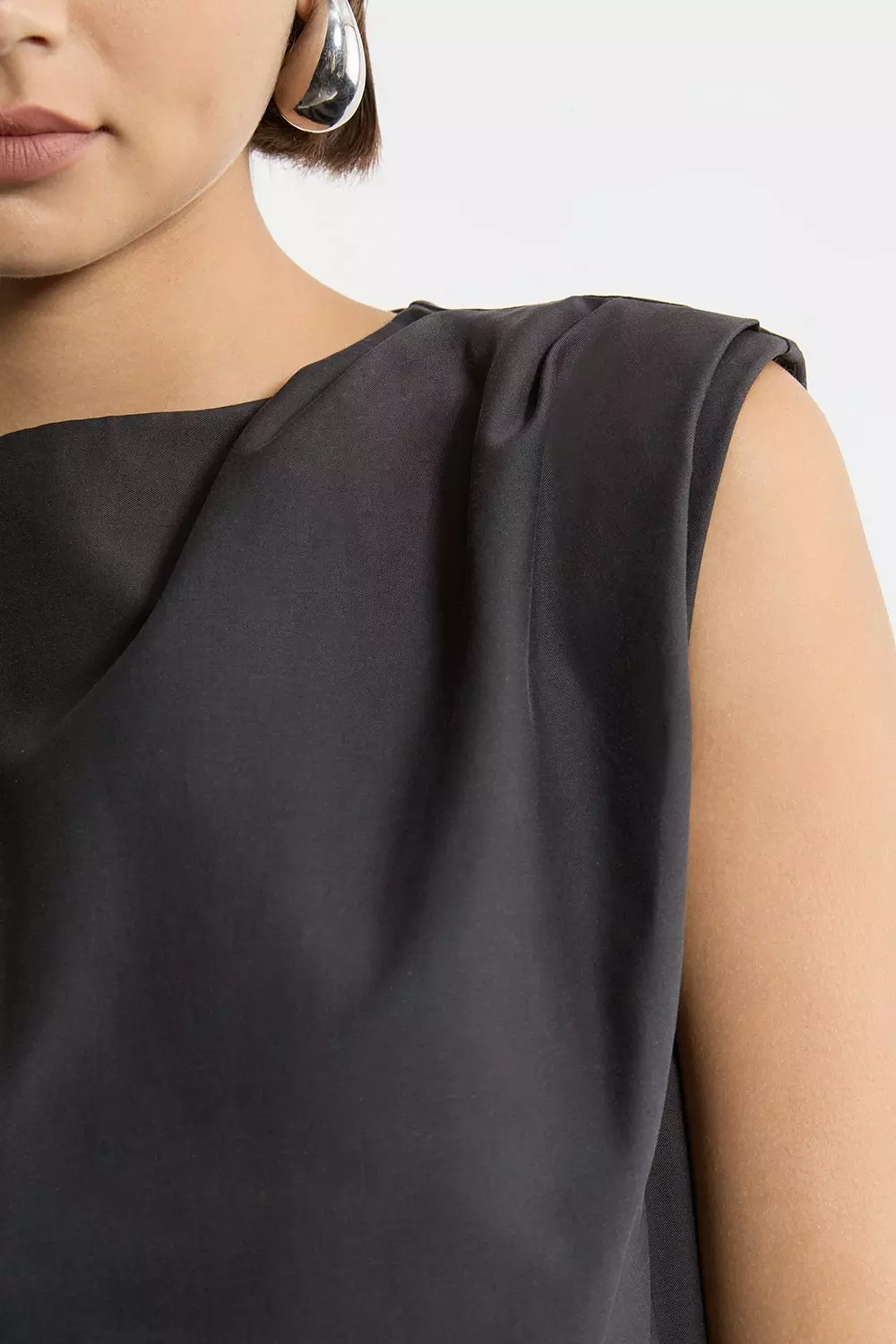 Black Tailored Pleat Neck Pocket Detail Midi Dress alternative image