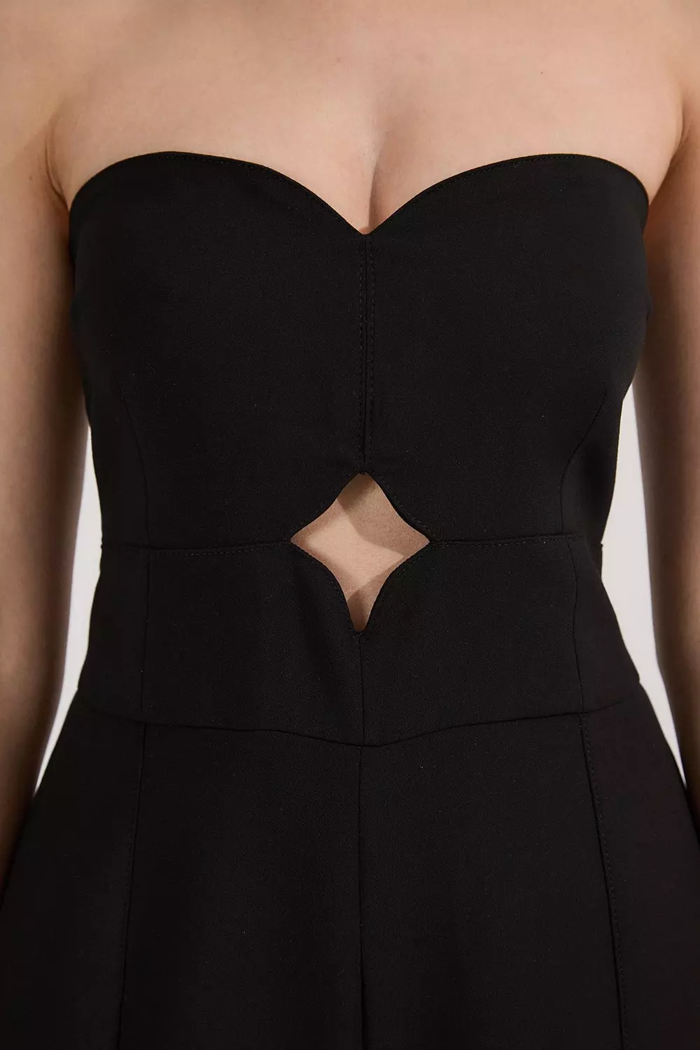 【OVERDUE FLAIR25SS★TAILORED PLEATS JUMPSUIT★韓国商品 Black Solid Flared Leg Jumpsuit - NEWME
