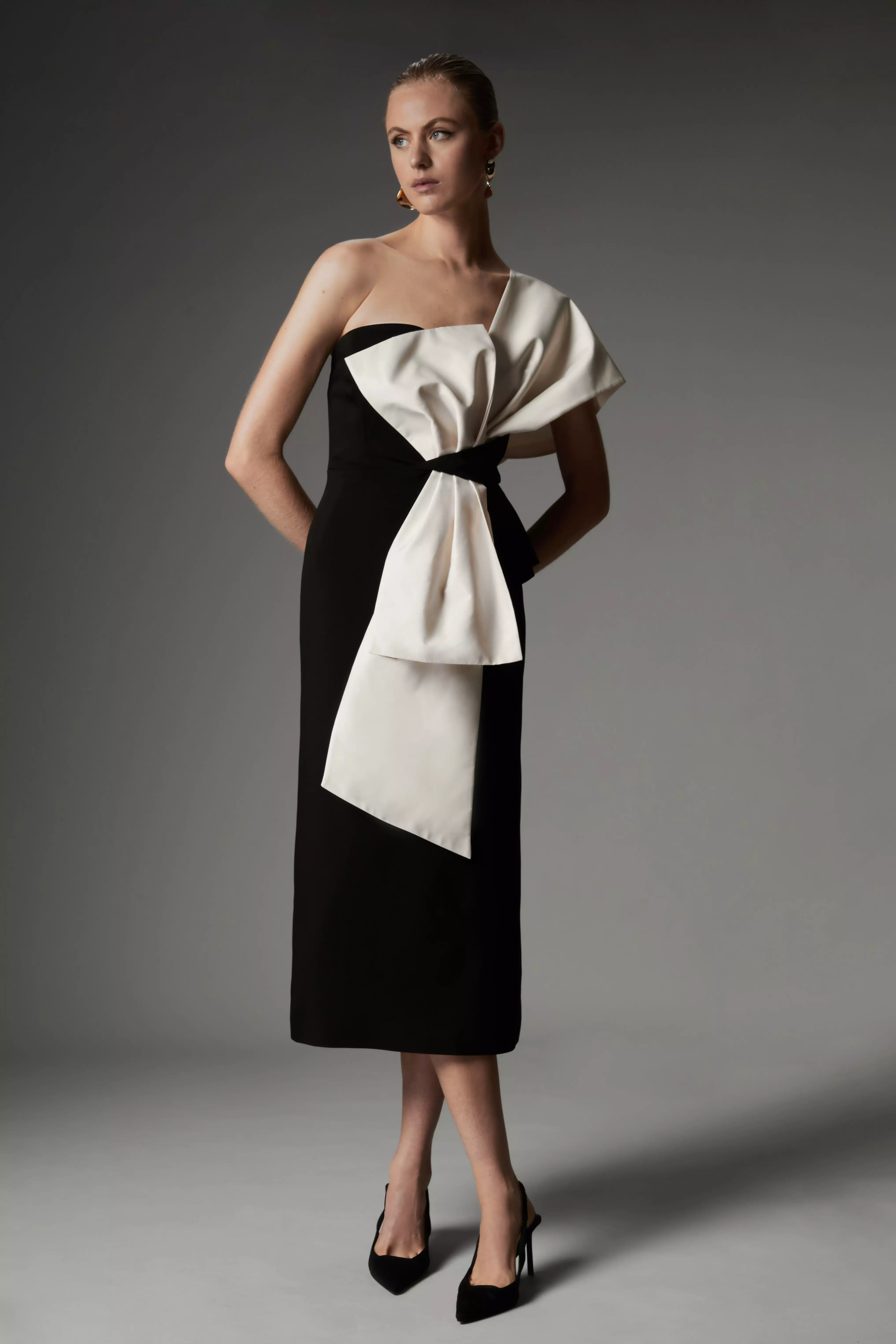 ★Karen Millen★ オープンバックヘムディテールミニドレス Archive Collection - Bow Detail One Shoulder Crepe Woven