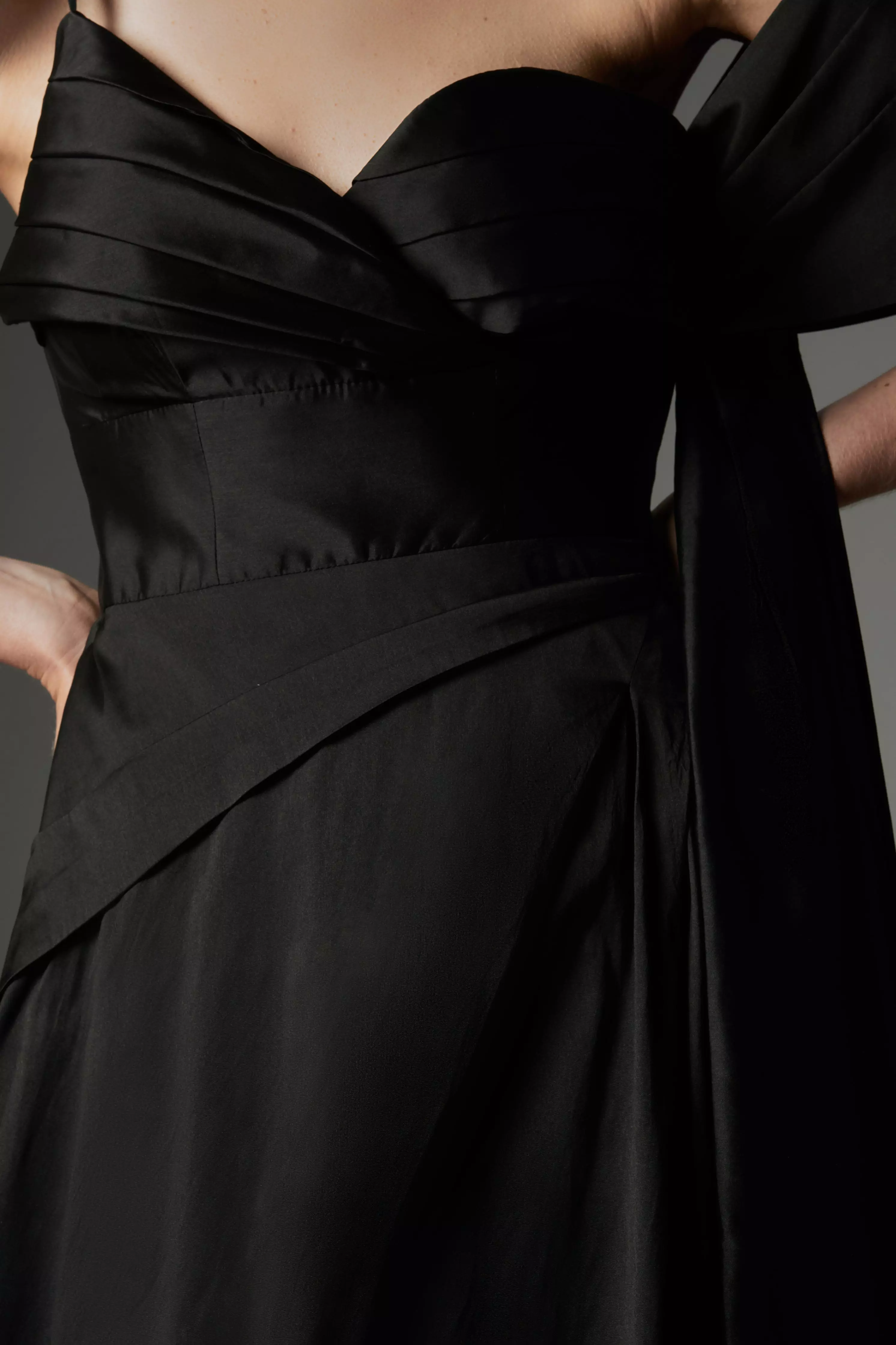 【KAREN MILLEN】タフタドレープ ショルダー プロムドレス Archive Collection - Taffeta Draped Shoulder Midi Prom Dress