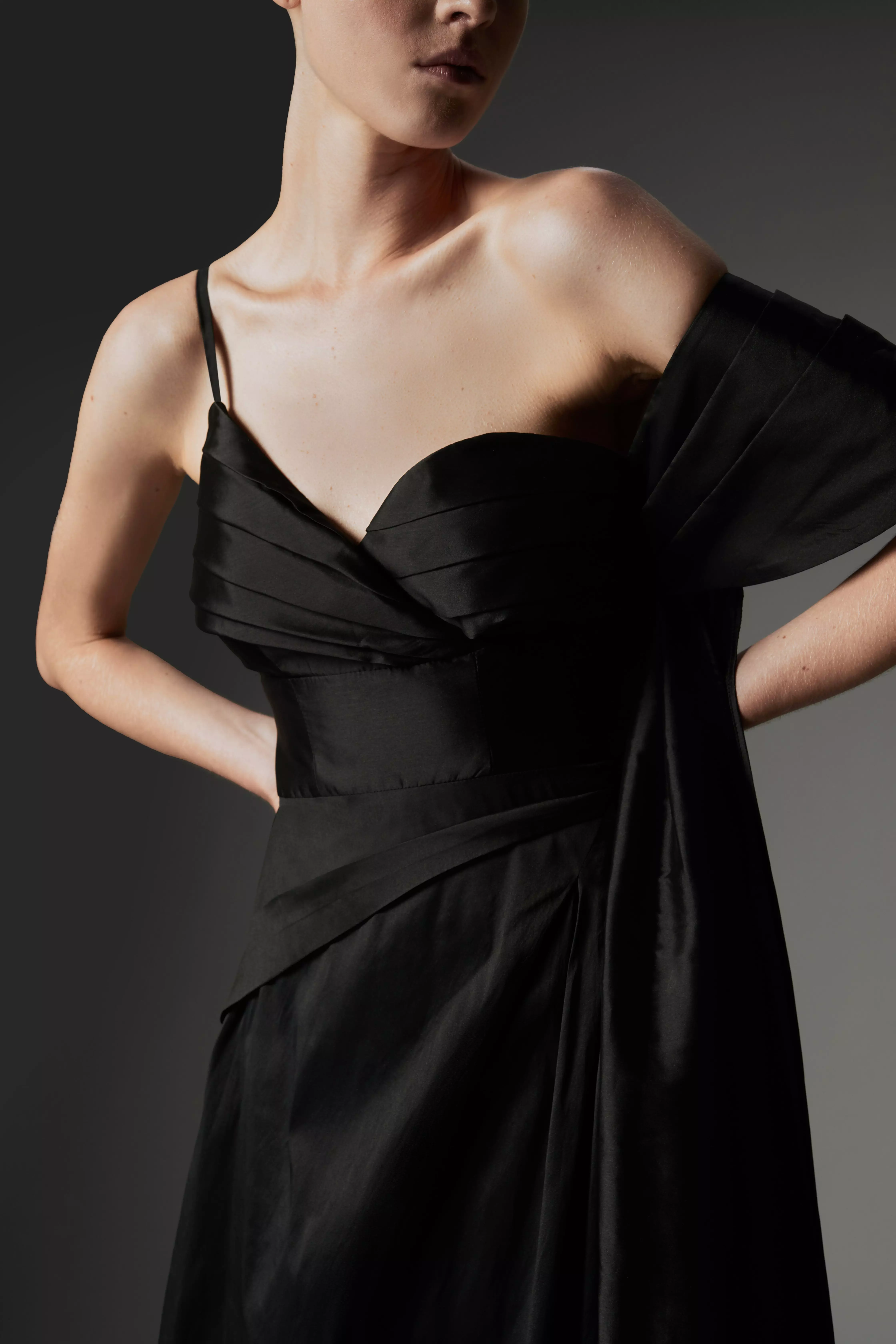 【KAREN MILLEN】タフタドレープ ショルダー プロムドレス Archive Collection - Taffeta Draped Shoulder Midi Prom Dress