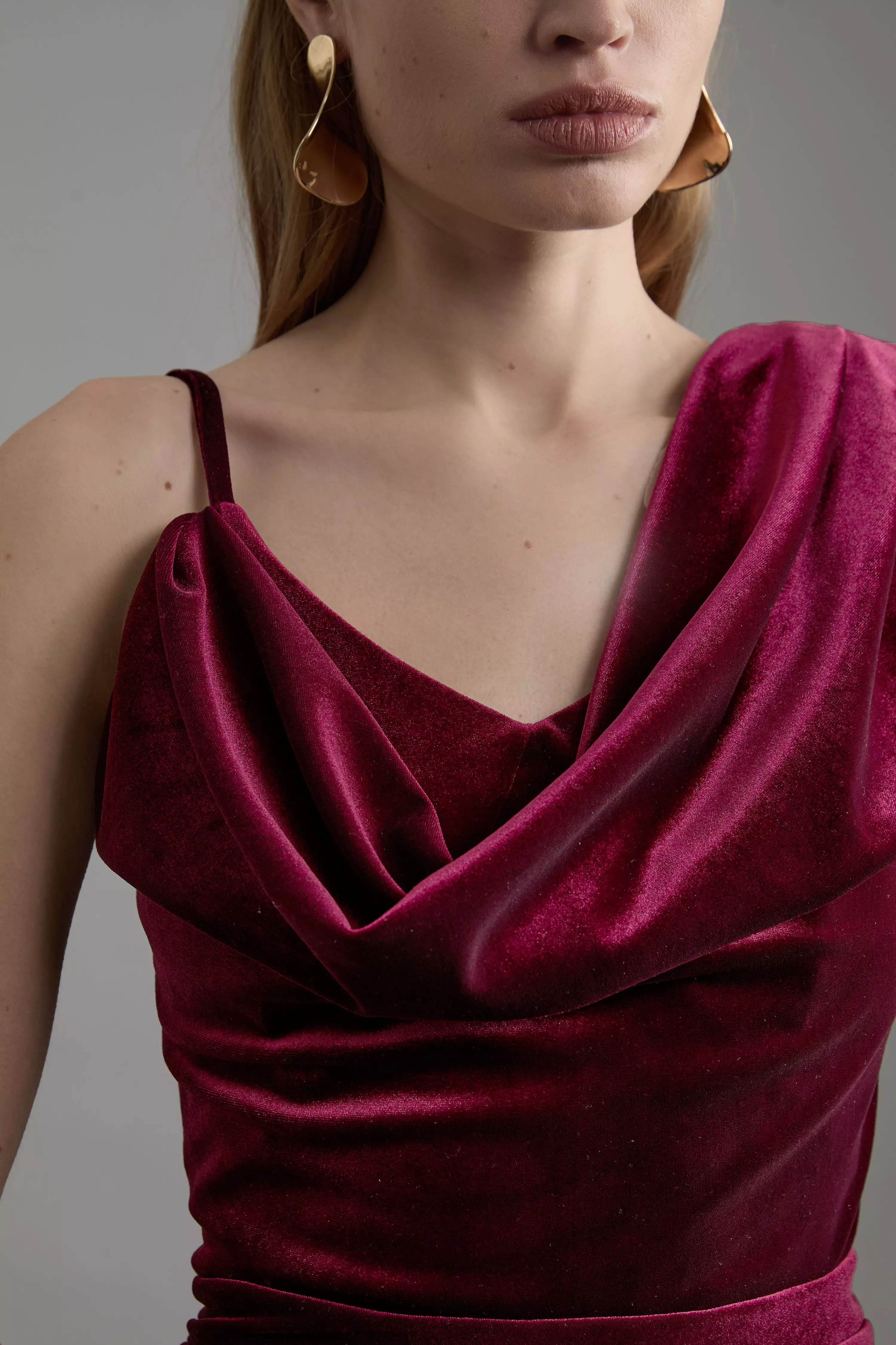 Merlot Petite Velvet Asymmetric One Shoulder Tailored Maxi Dress alternative image