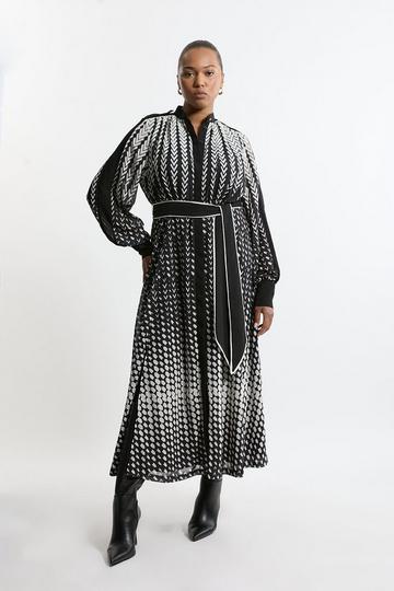 Plus Size Tipped Border Print Georgette Maxi Dress mono