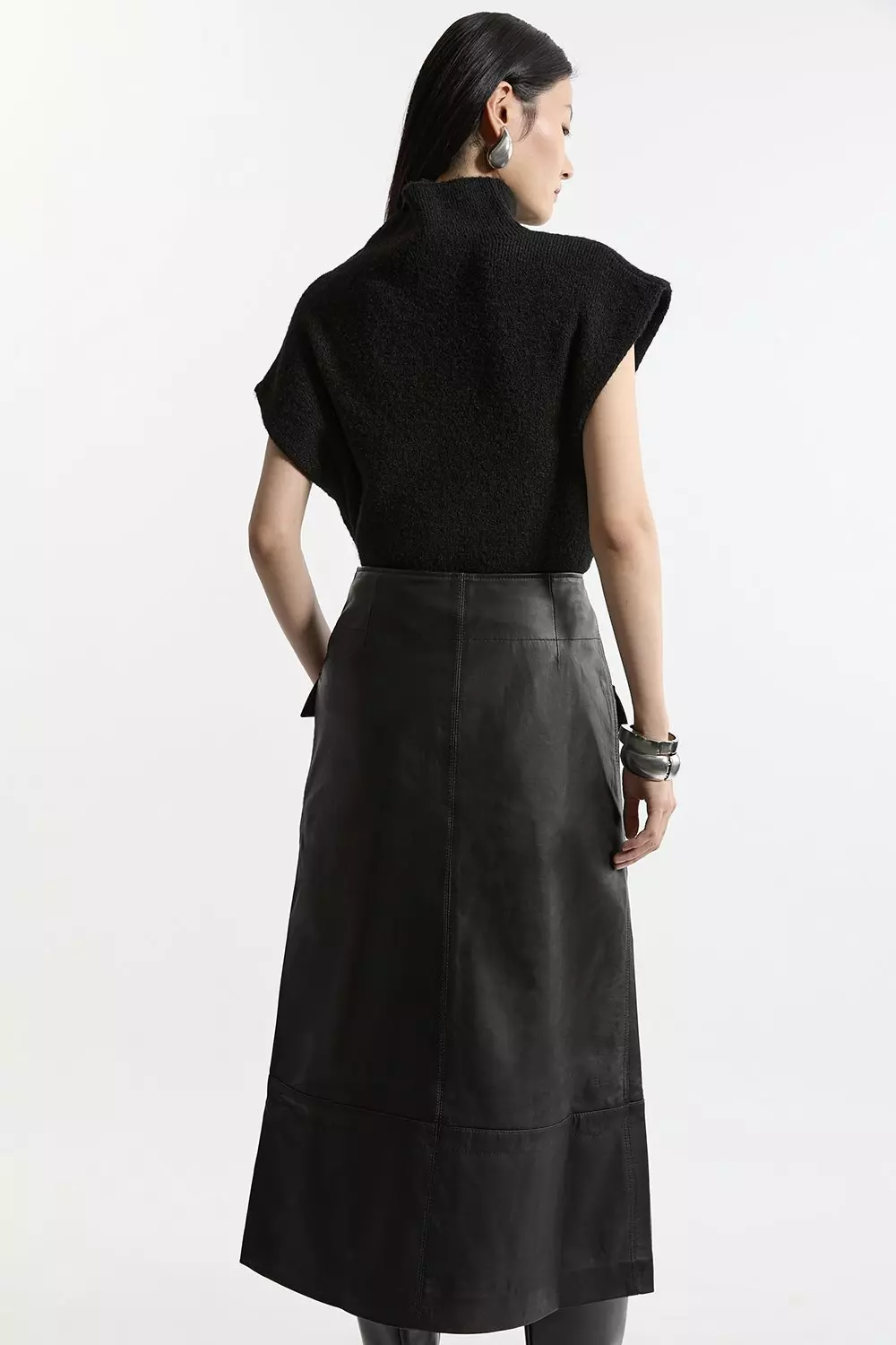 Black leather midi skirt with pockets hotsell