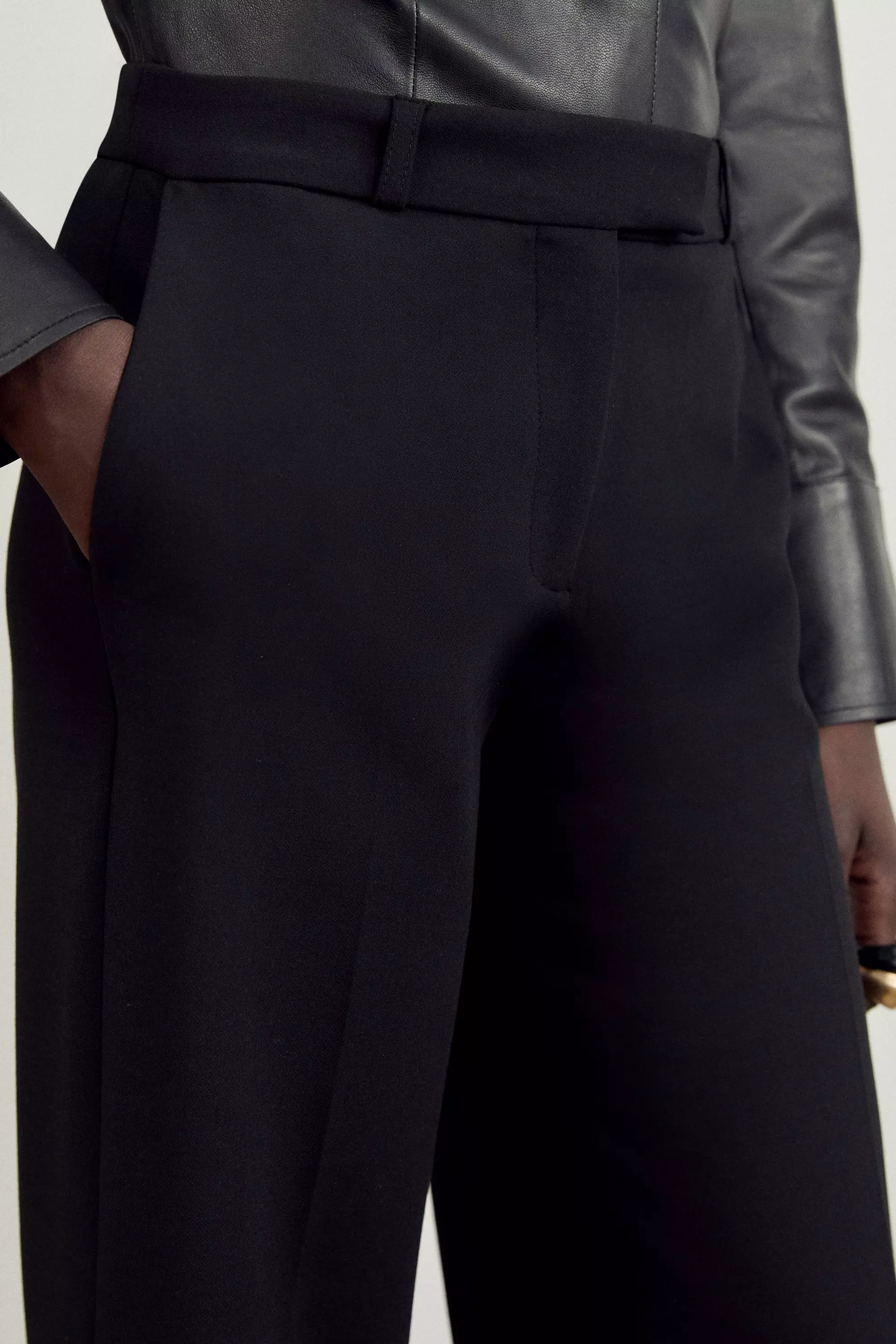 【Karen Millen】コンパクトストレッチ ワイドレッグトラウザー Compact Stretch High Waisted Wide Leg Pants | Karen Millen