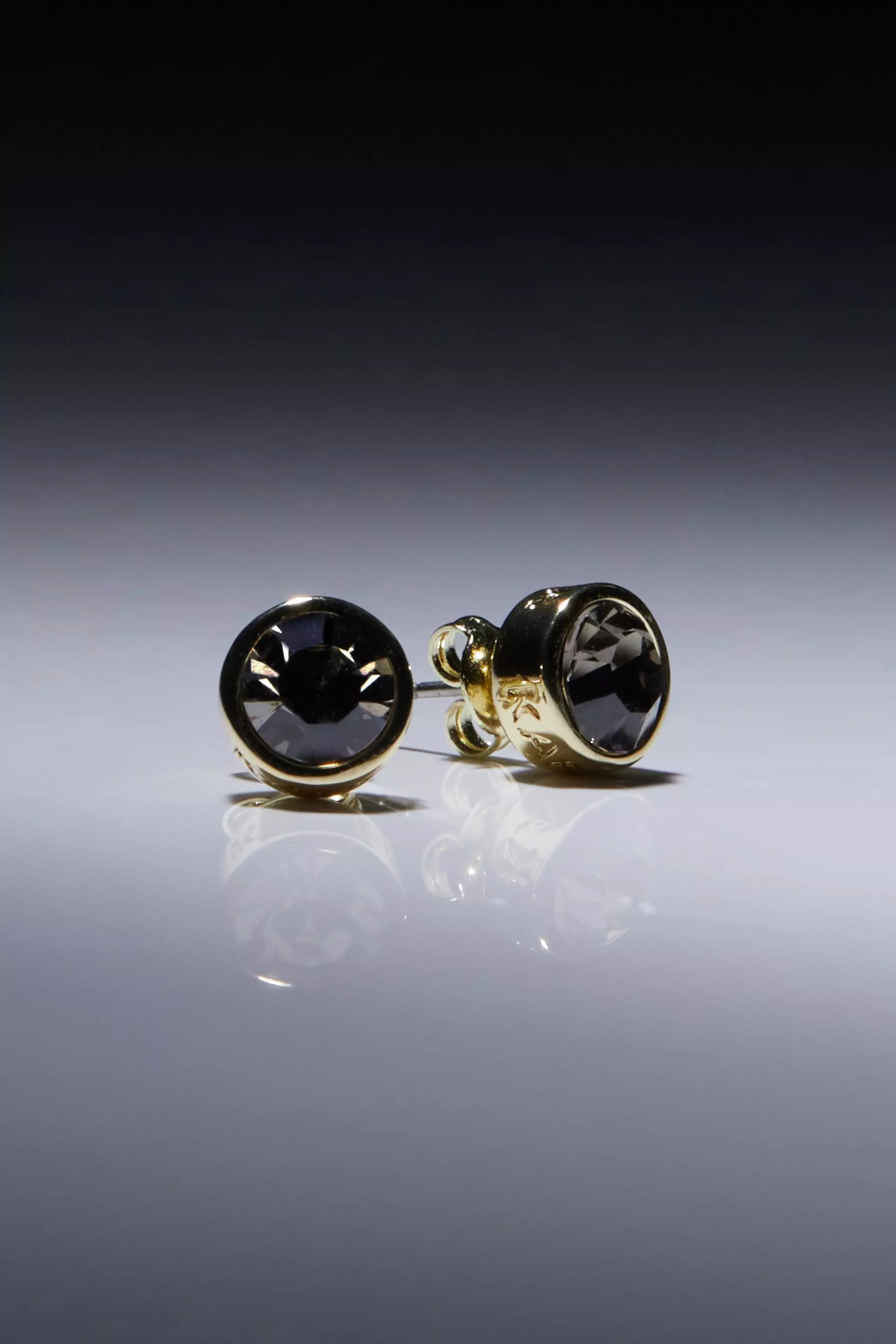 14kt Gold Plated Hand Set European Crystal Solitaire Stud Earrings Karen Millen