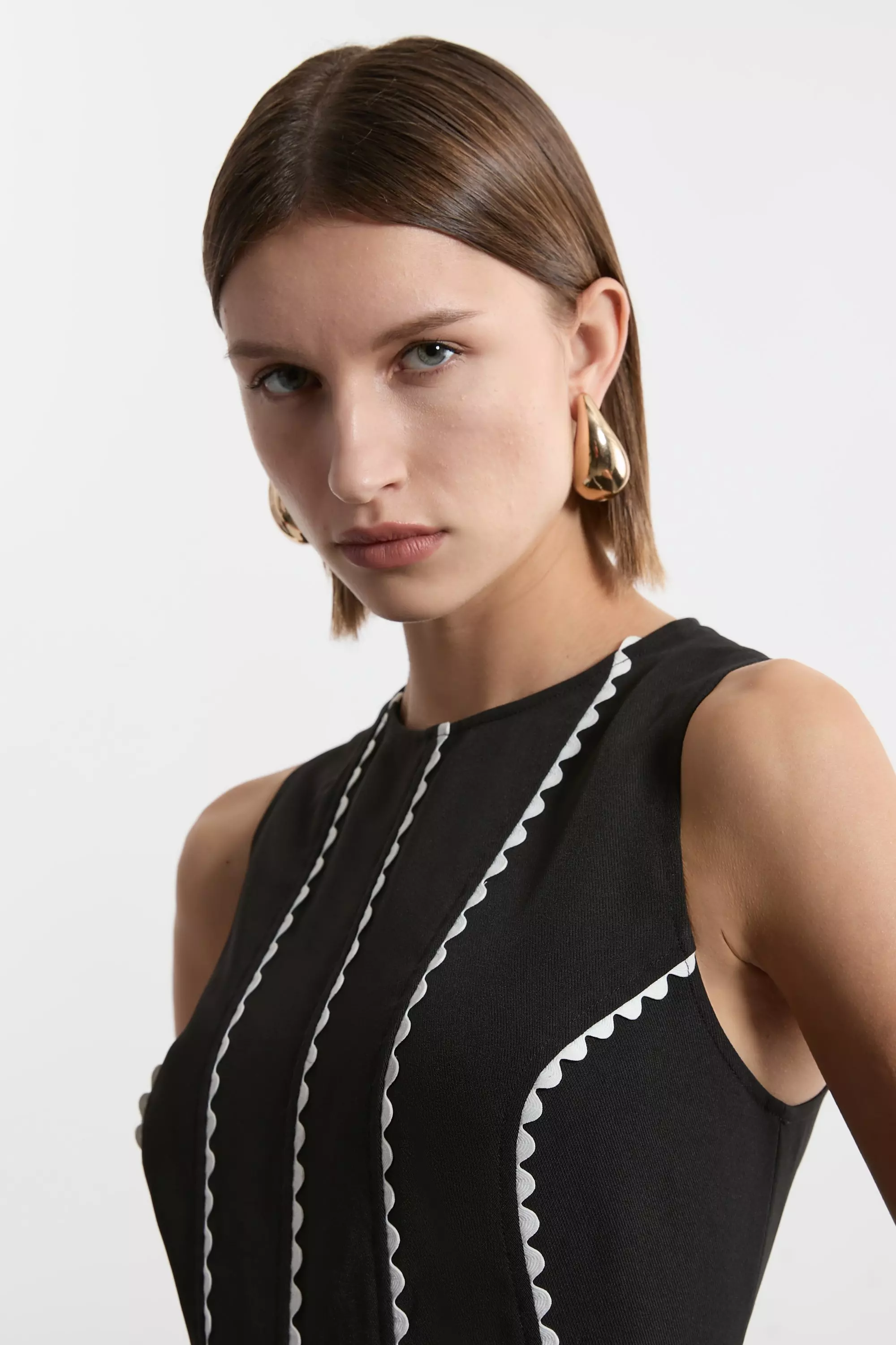 Mono Petite Scallop Trim Panelled Crepe Maxi Dress alternative image