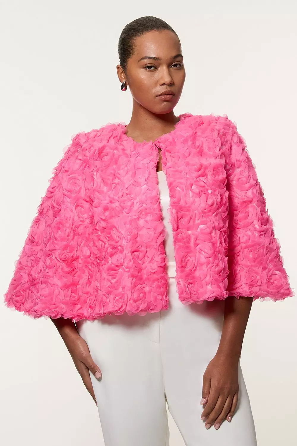 人気【Karen Millen】Rosette テクスチャー ロゼット ケープ 2色 Plus Size Textured Rosette Woven Cropped Cape | Karen Millen
