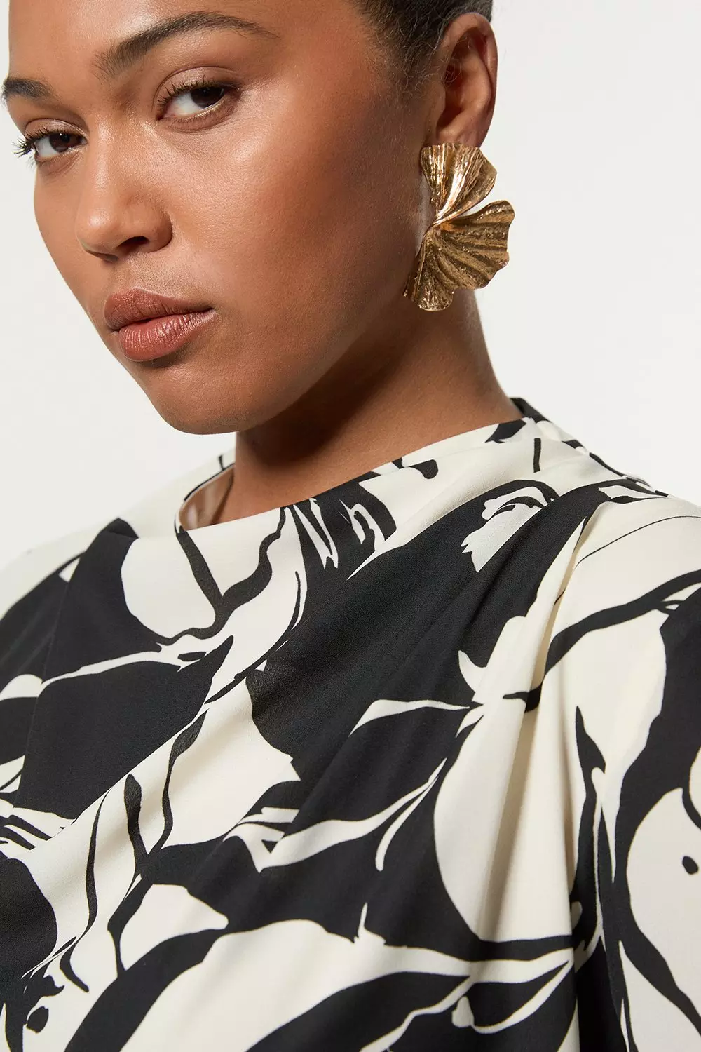 Black Plus Size Printed Woven High Neck Blouse  alternative image