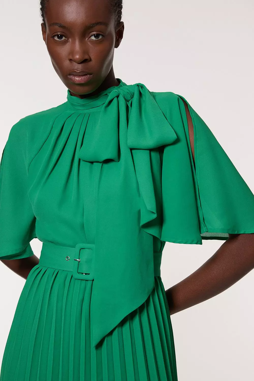 【KAREN MILLEN】ジョーゼット プリーツネクタイネック ドレス Georgette Pleated Tie Neck Woven Midi Dress | Karen Millen