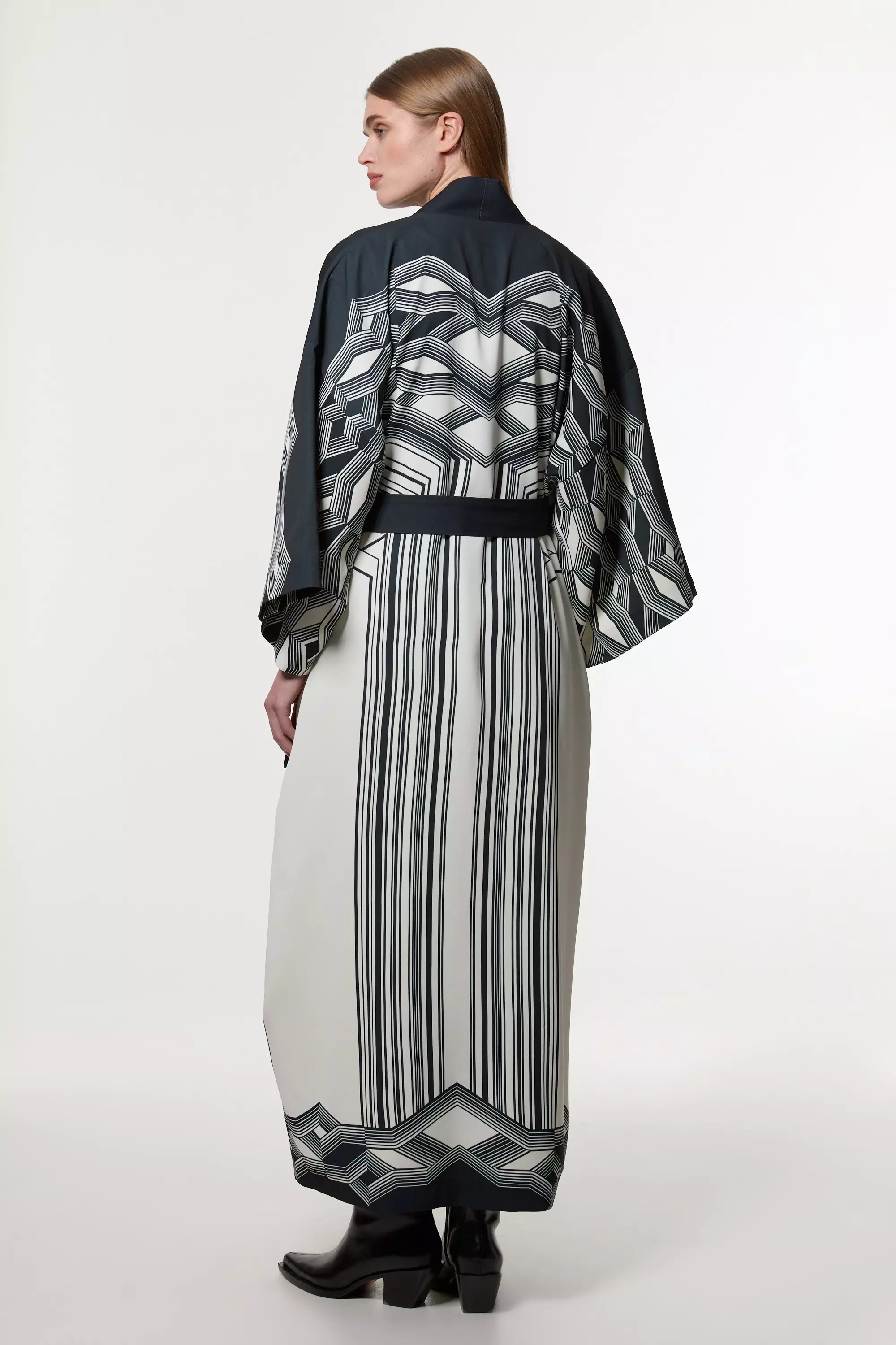 Amelia Graham Printed Statement Woven Maxi Kimono | Karen Millen