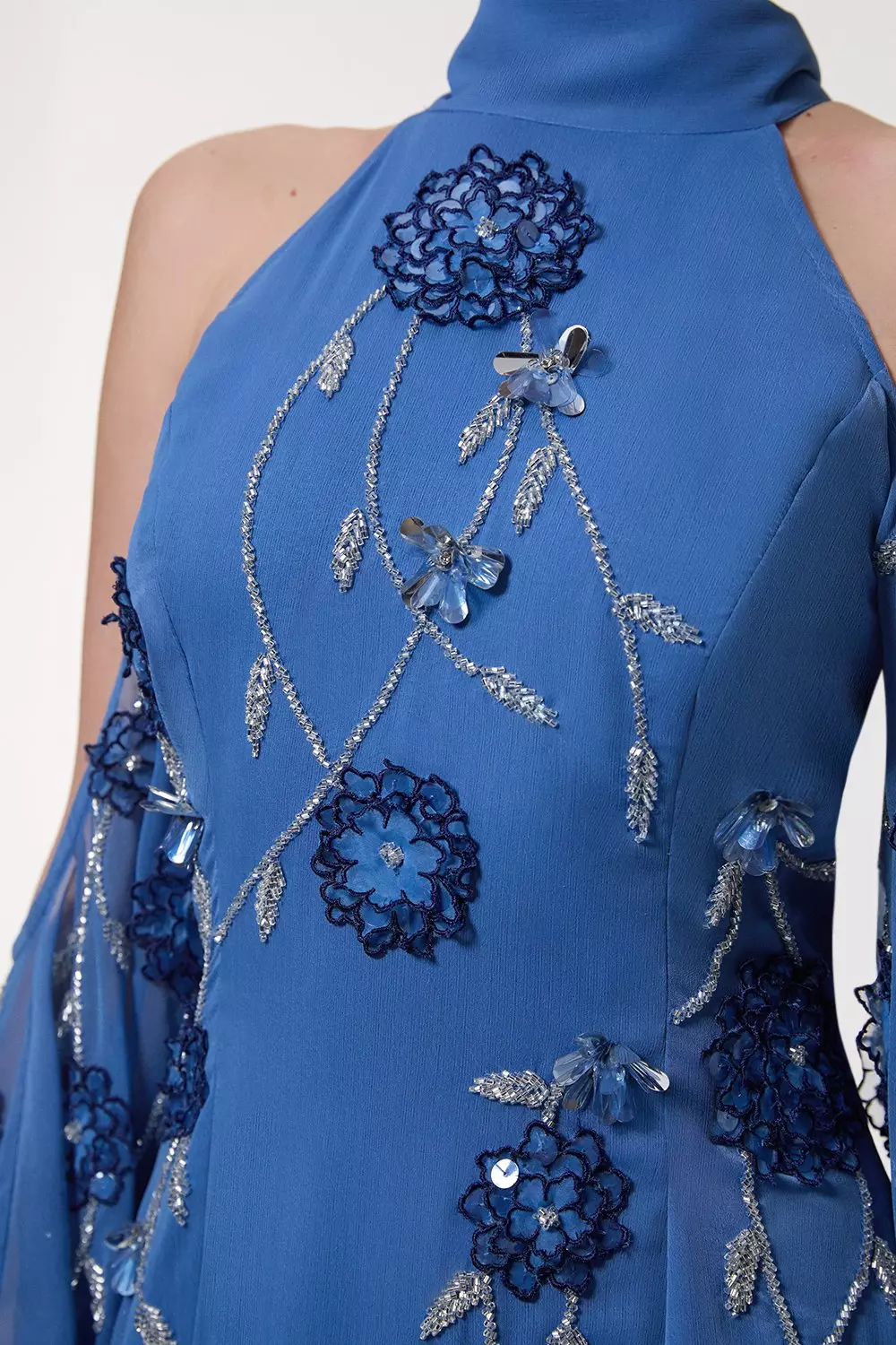 【KAREN MILLEN】プチ コールドショルダー フローラルドレス Cold Shoulder 3D Floral Applique Woven Maxi Dress | Karen Millen