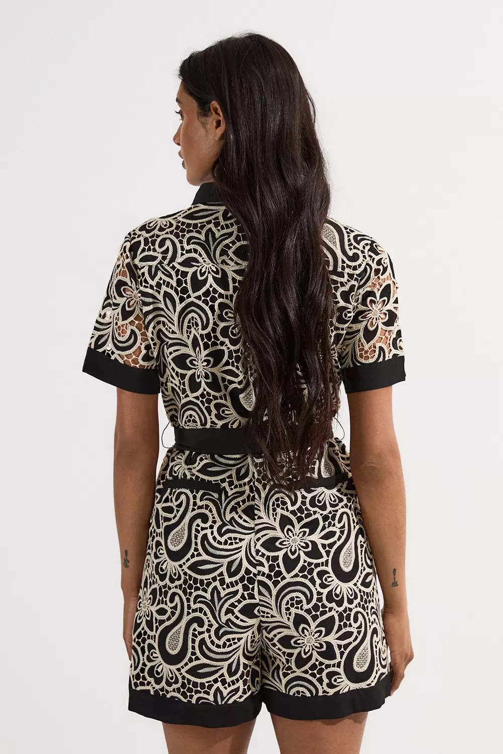 ★Karen Millen★ コットン刺繍入りウーブンプレイスーツ Satin Crepe Etched Floral Woven Wide Leg Jumpsuit | Karen Millen
