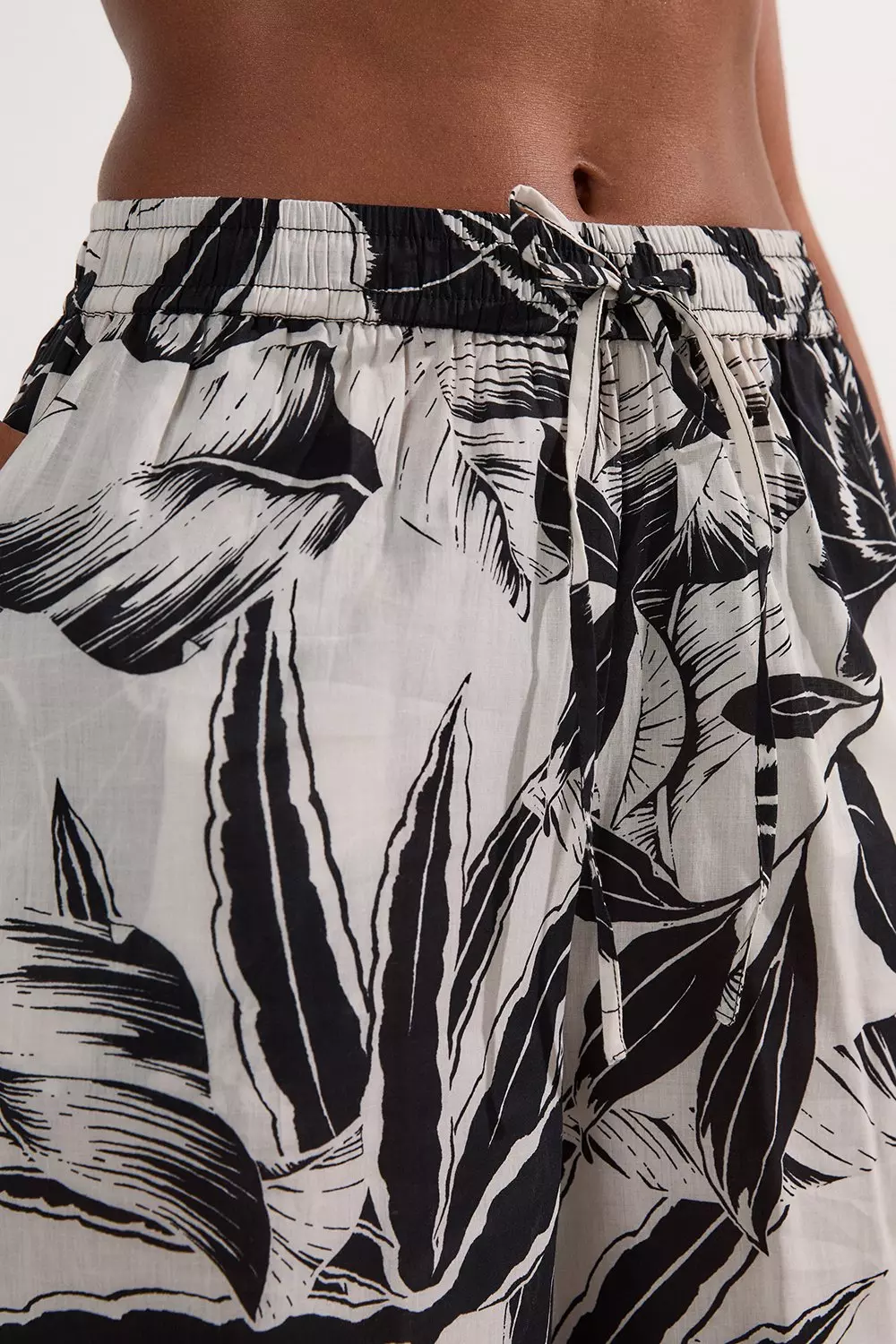 ★Karen Millen★パームボーダーコットンボイルビーチパンツ Palm Border Print Cotton Voile Beach Trousers | Karen Millen