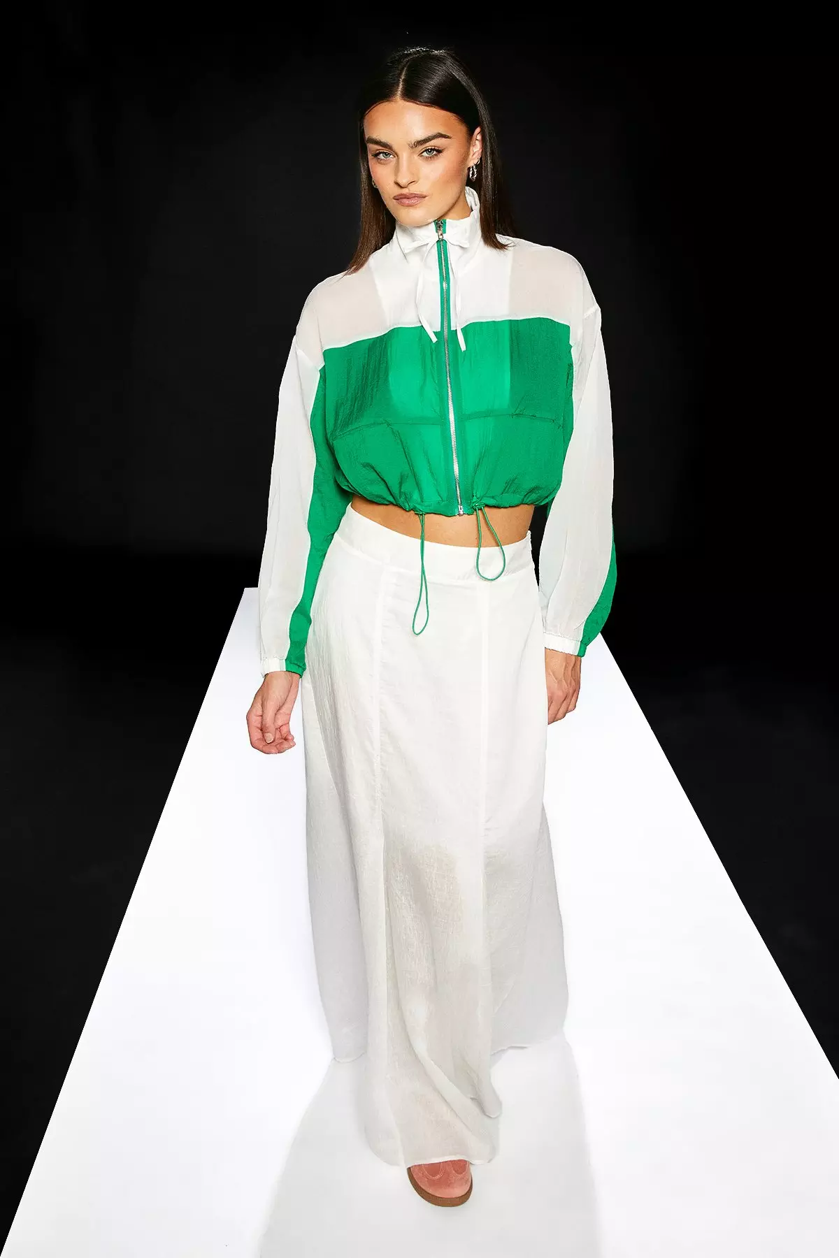 新発売の Runway 1.8.1.8 Wind Breaker Crop Bomber | Karen Millen K-POP/アジア